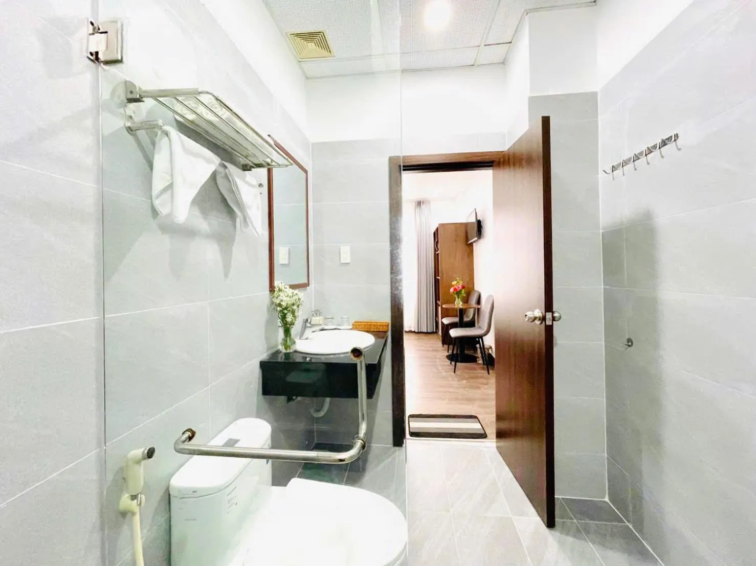 Shower in Hue Royal Hotel