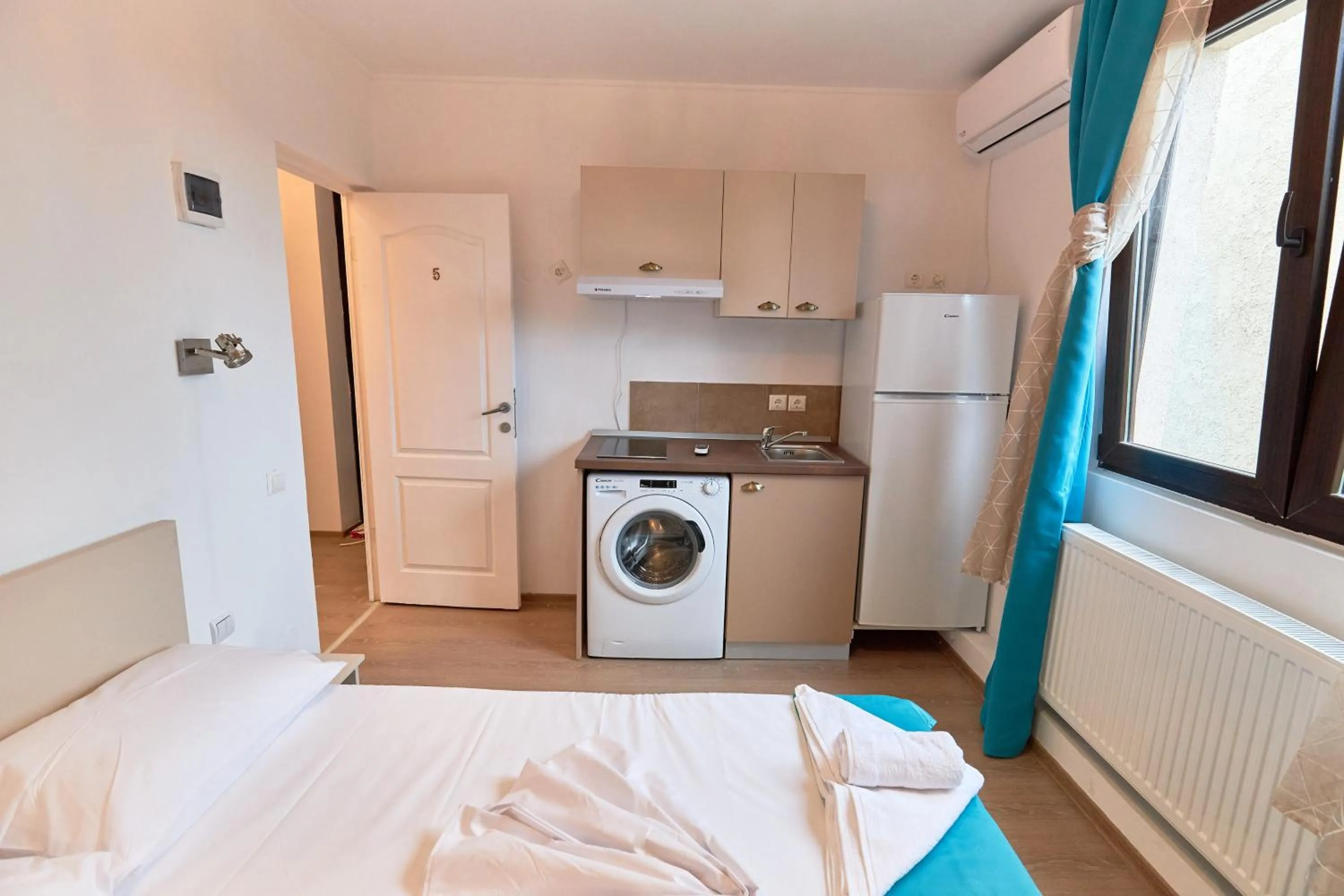 Kitchen or kitchenette, Bed in Stanford Aparthotel Gara de Nord