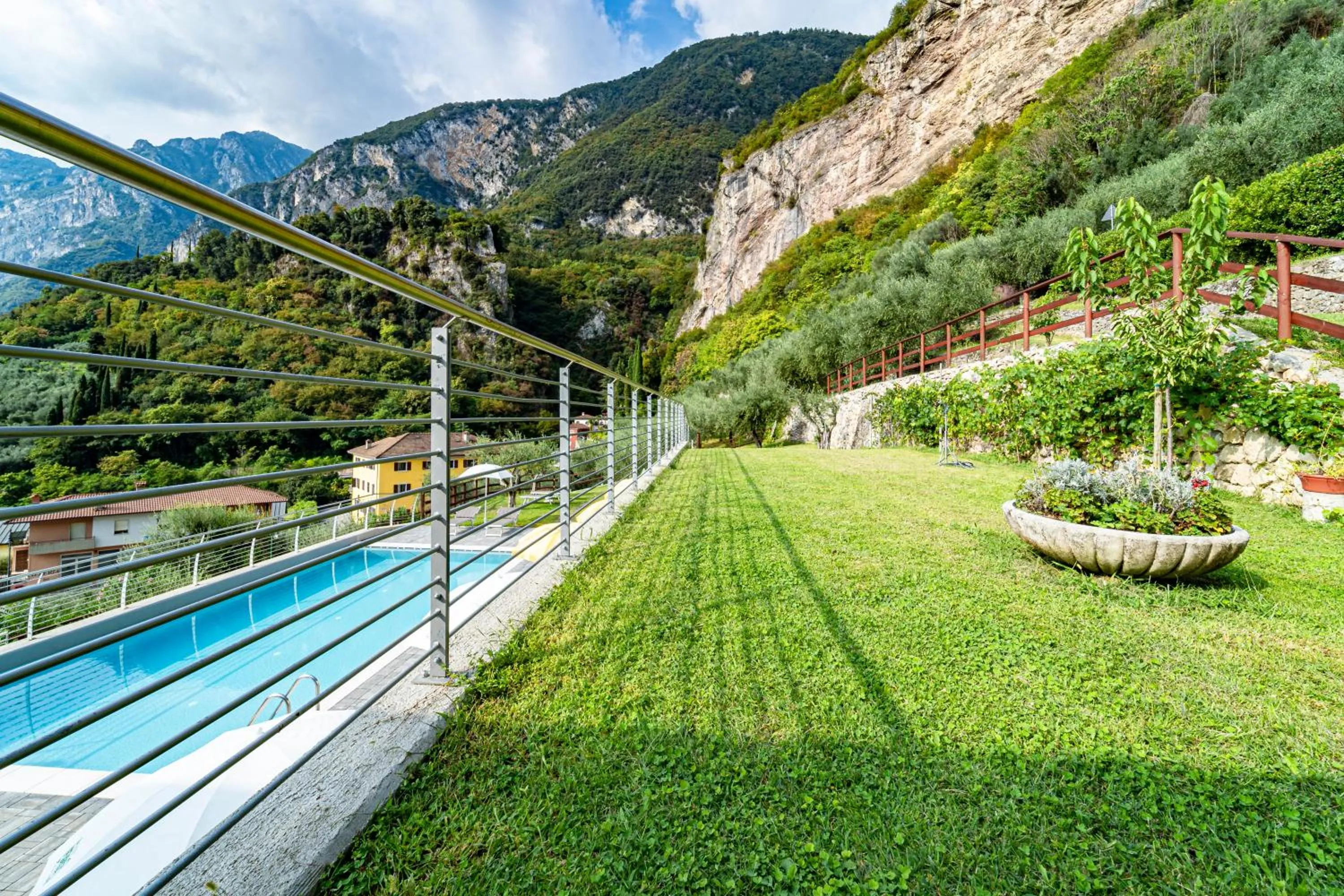 Swimming pool in GARNI' FOCI