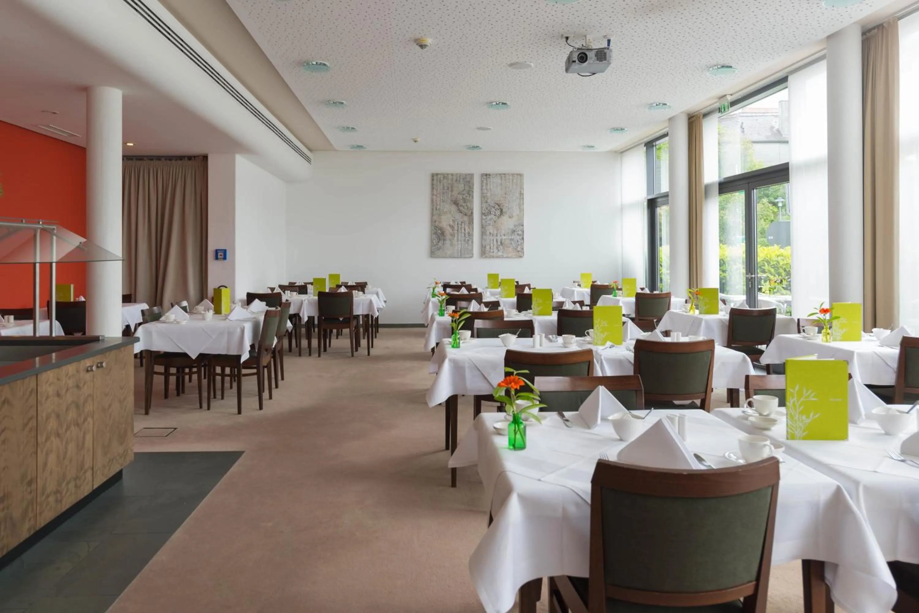 Restaurant/places to eat in Corbin München Airport Business Hotel