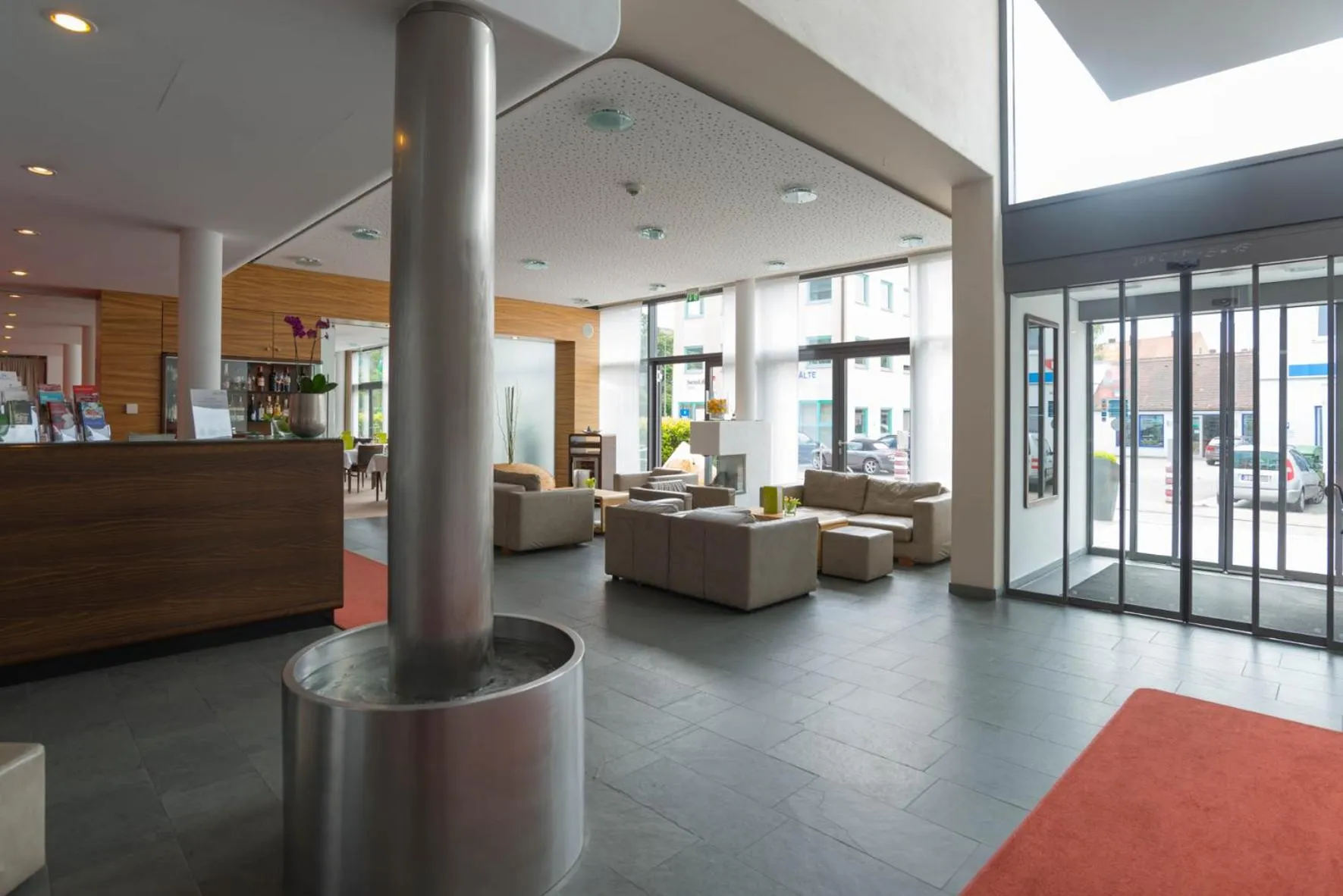 Lobby or reception in Corbin München Airport Business Hotel