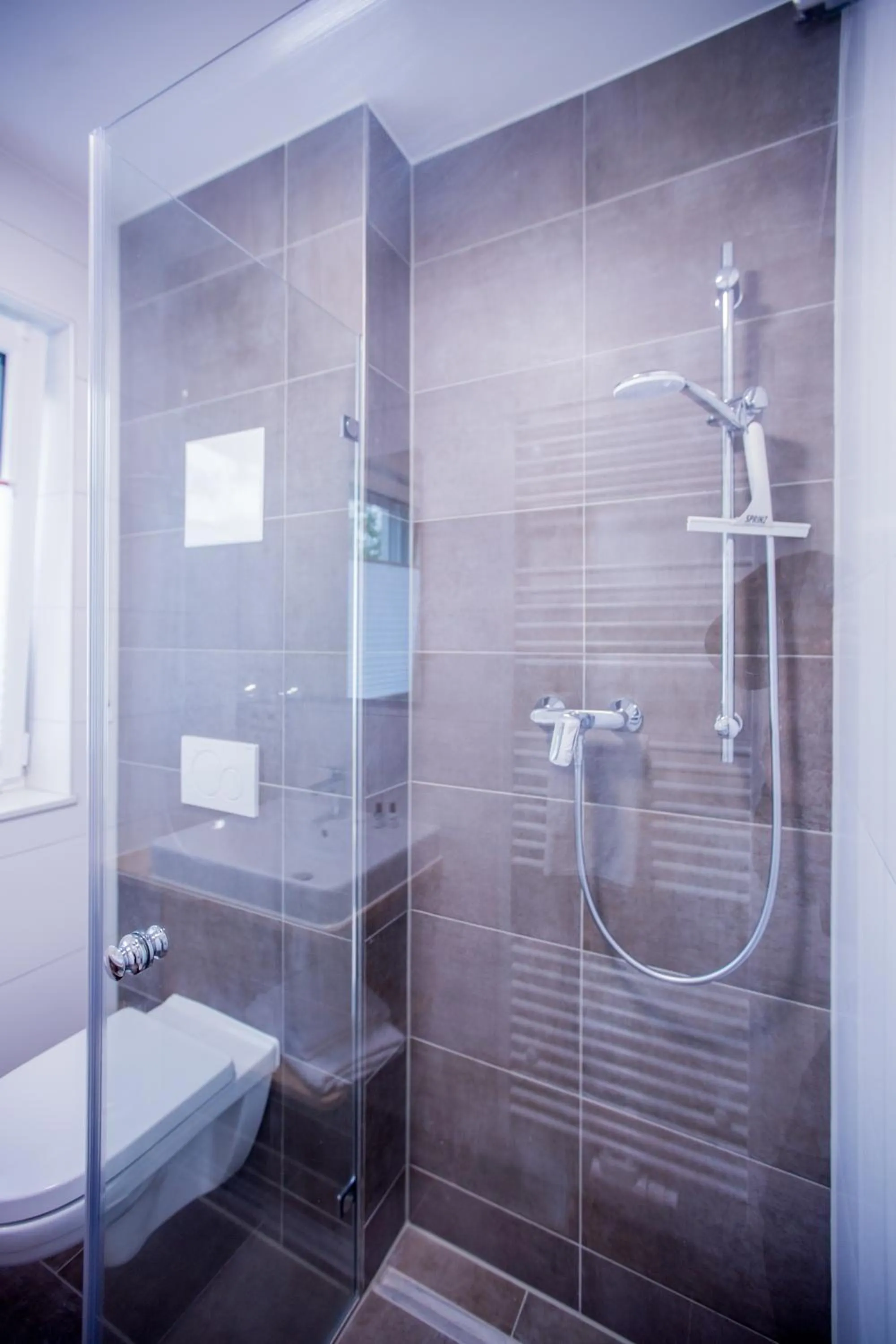 Bathroom in Schoko-Apartments mit Bad & Küche