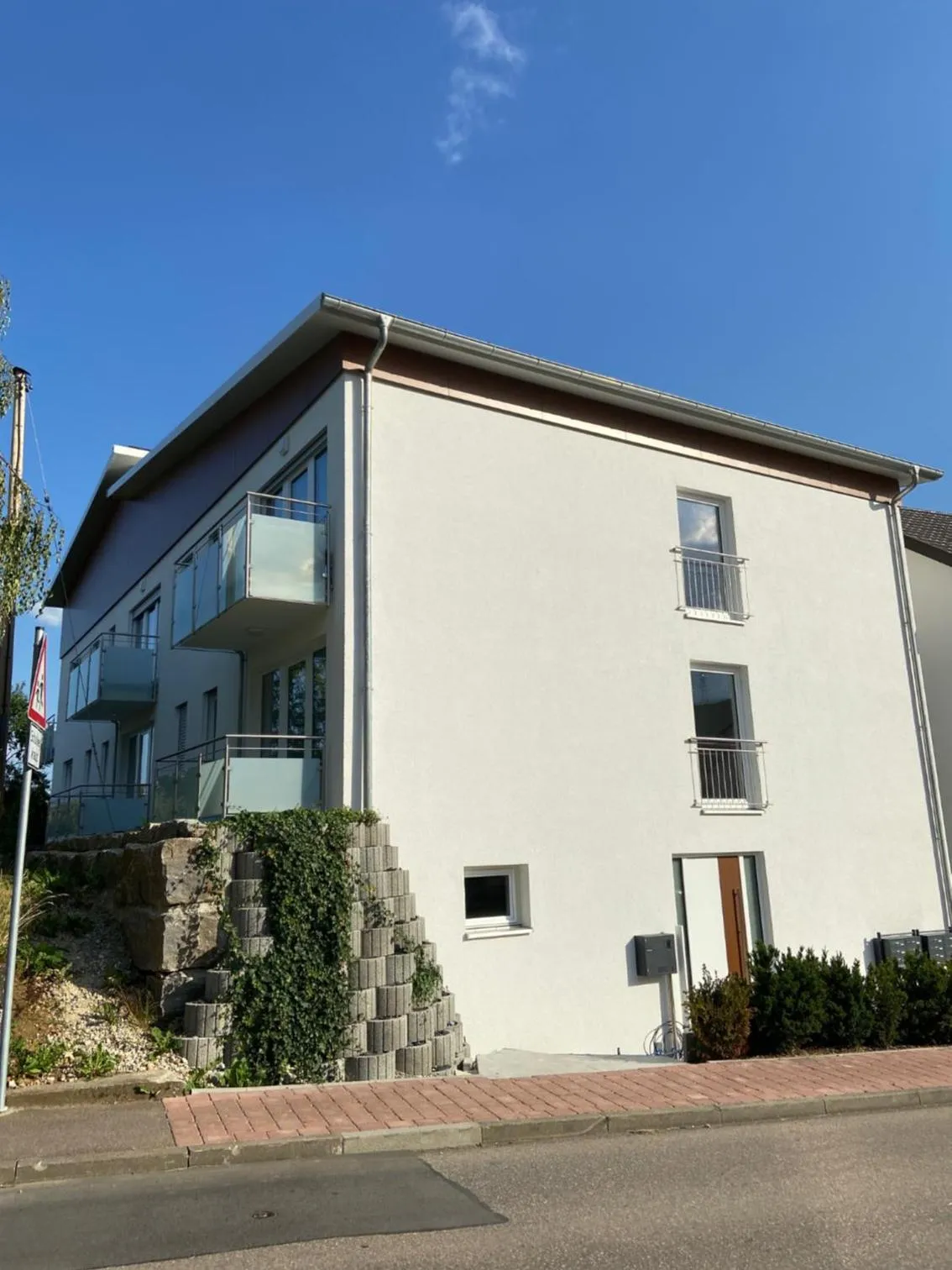 Facade/entrance in Schoko-Apartments mit Bad & Küche