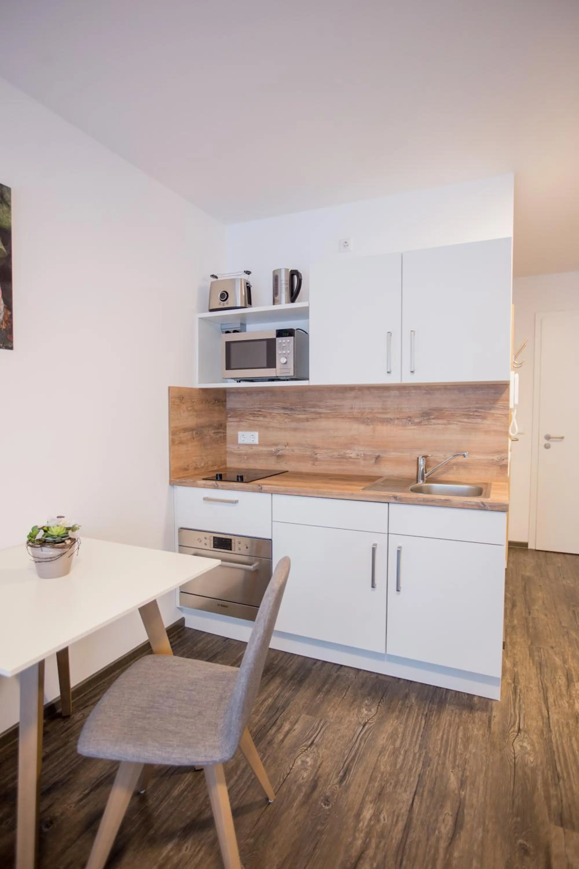 Kitchen or kitchenette in Schoko-Apartments mit Bad & Küche