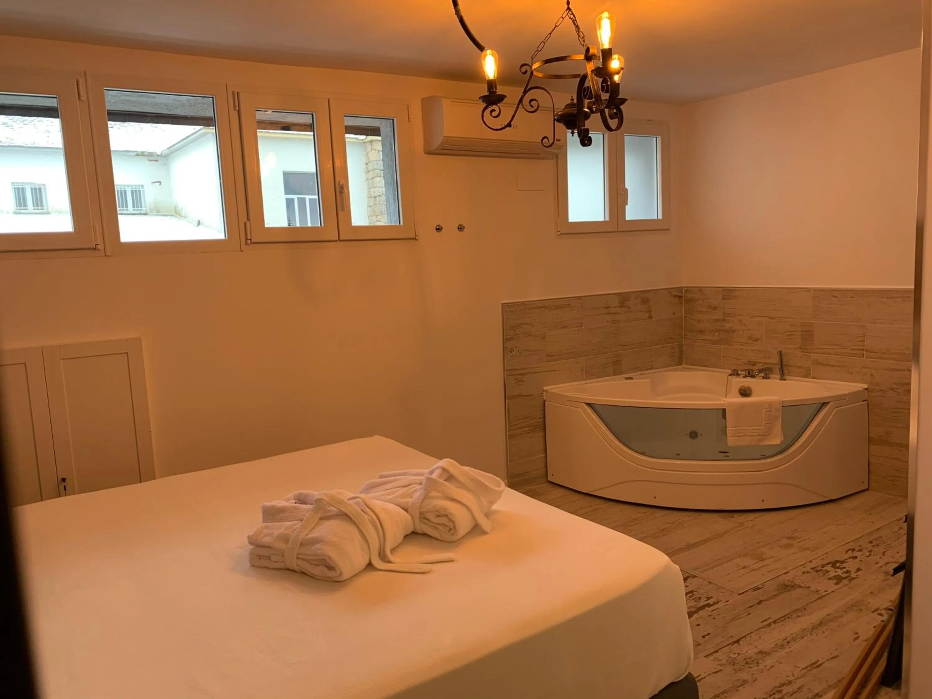Hot Tub, Bed in Habitaciones Premium Finca la Casona