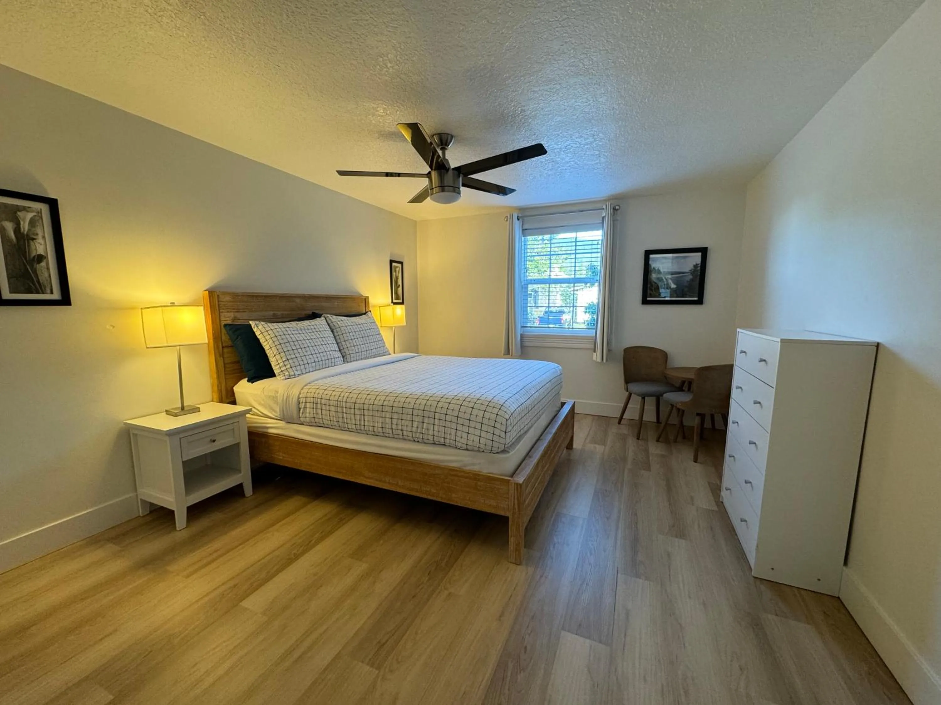 Bedroom, Bed in San Dune Inn