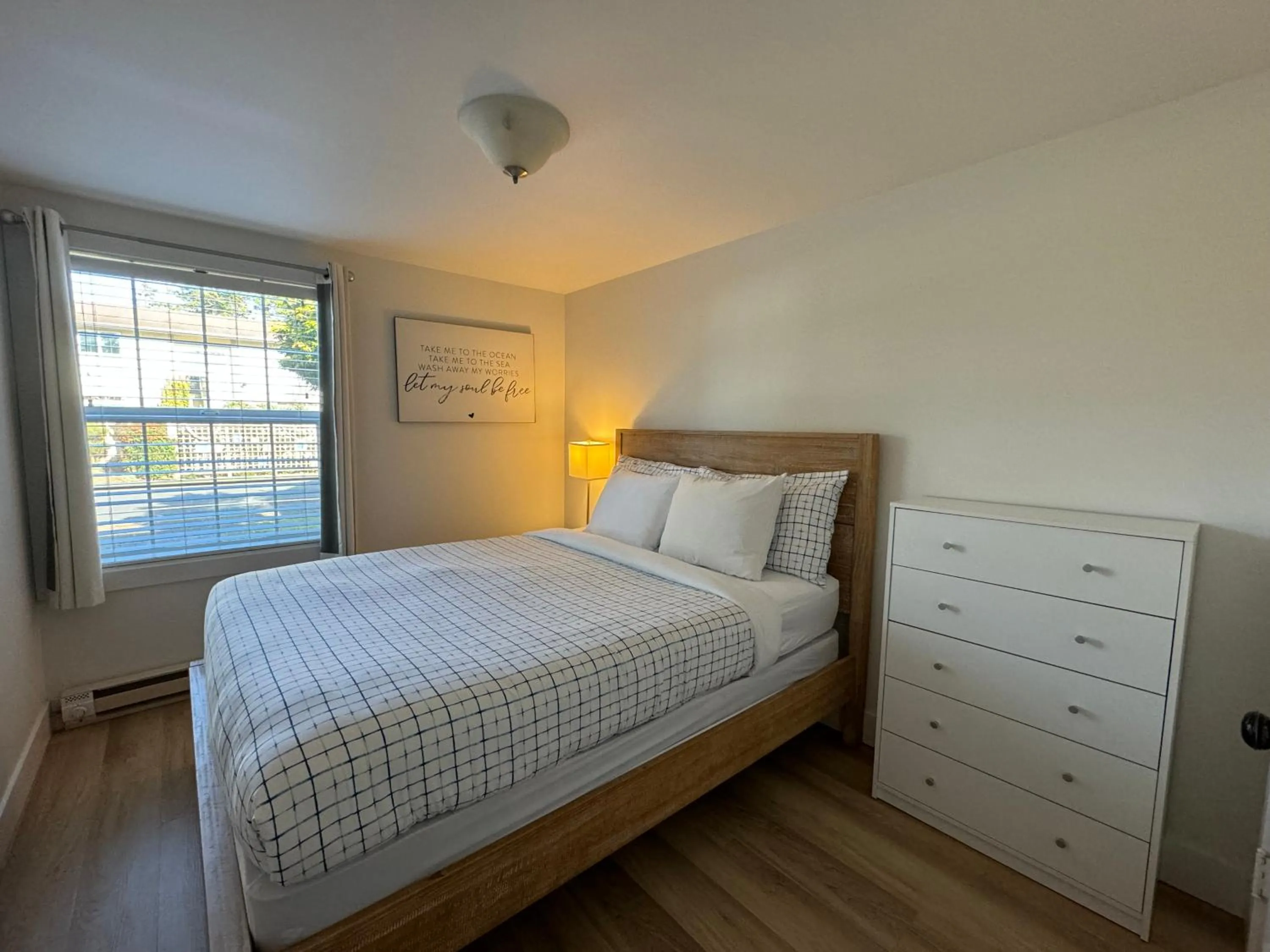 Bedroom, Bed in San Dune Inn