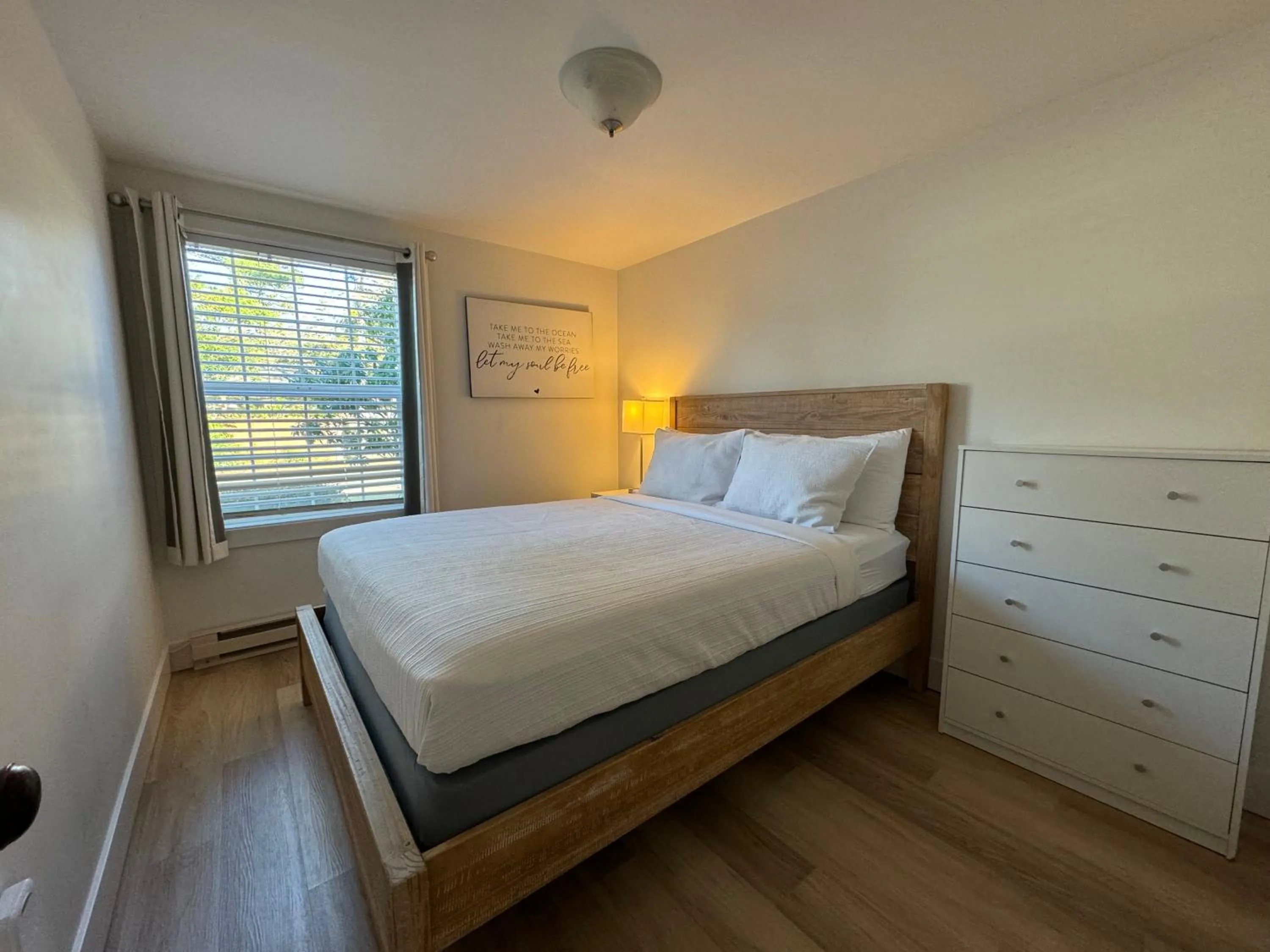 Bedroom, Bed in San Dune Inn