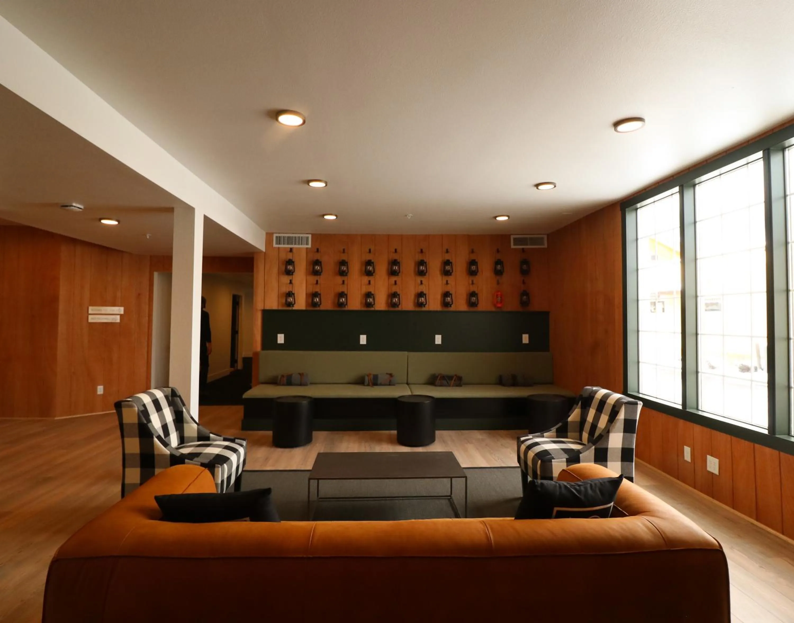 Communal lounge/ TV room in LOGE Leavenworth