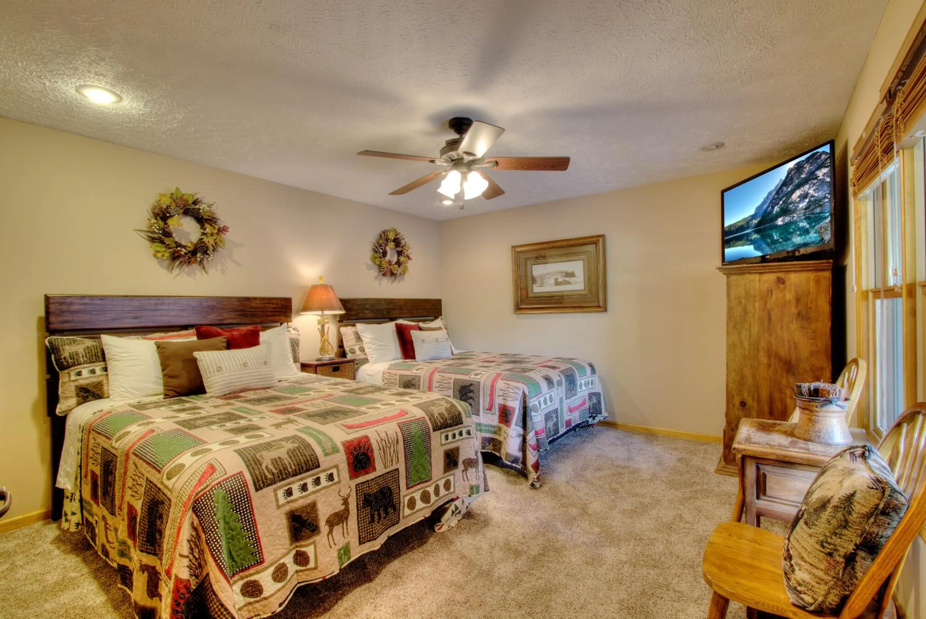 Bedroom, Bed in Gorgeous "Country Roads" by HoneyBearCabins 4BR 4BA, next to pool, easy drive, main strip location!