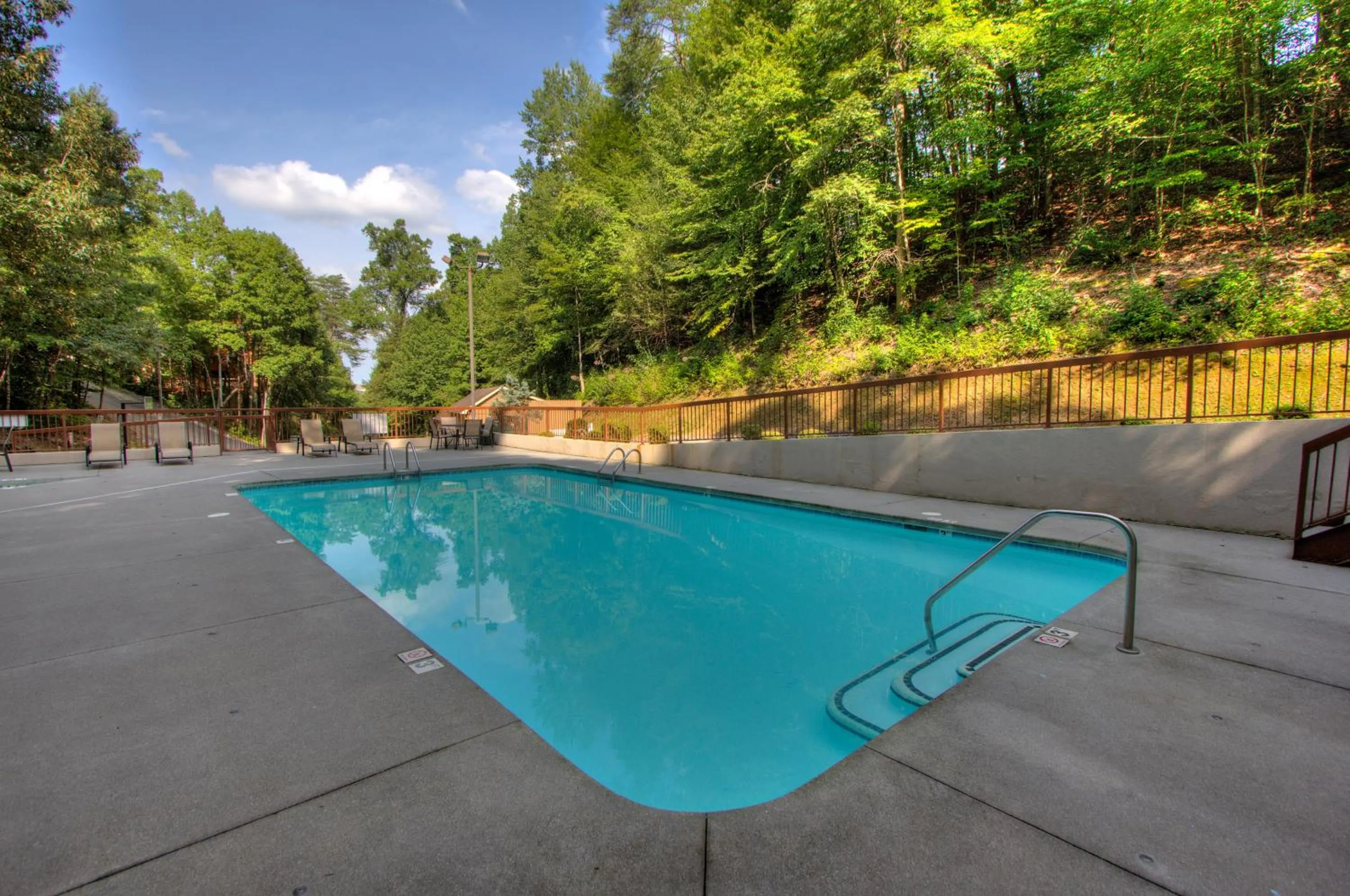 Swimming pool in Gorgeous "Country Roads" by HoneyBearCabins 4BR 4BA, next to pool, easy drive, main strip location!