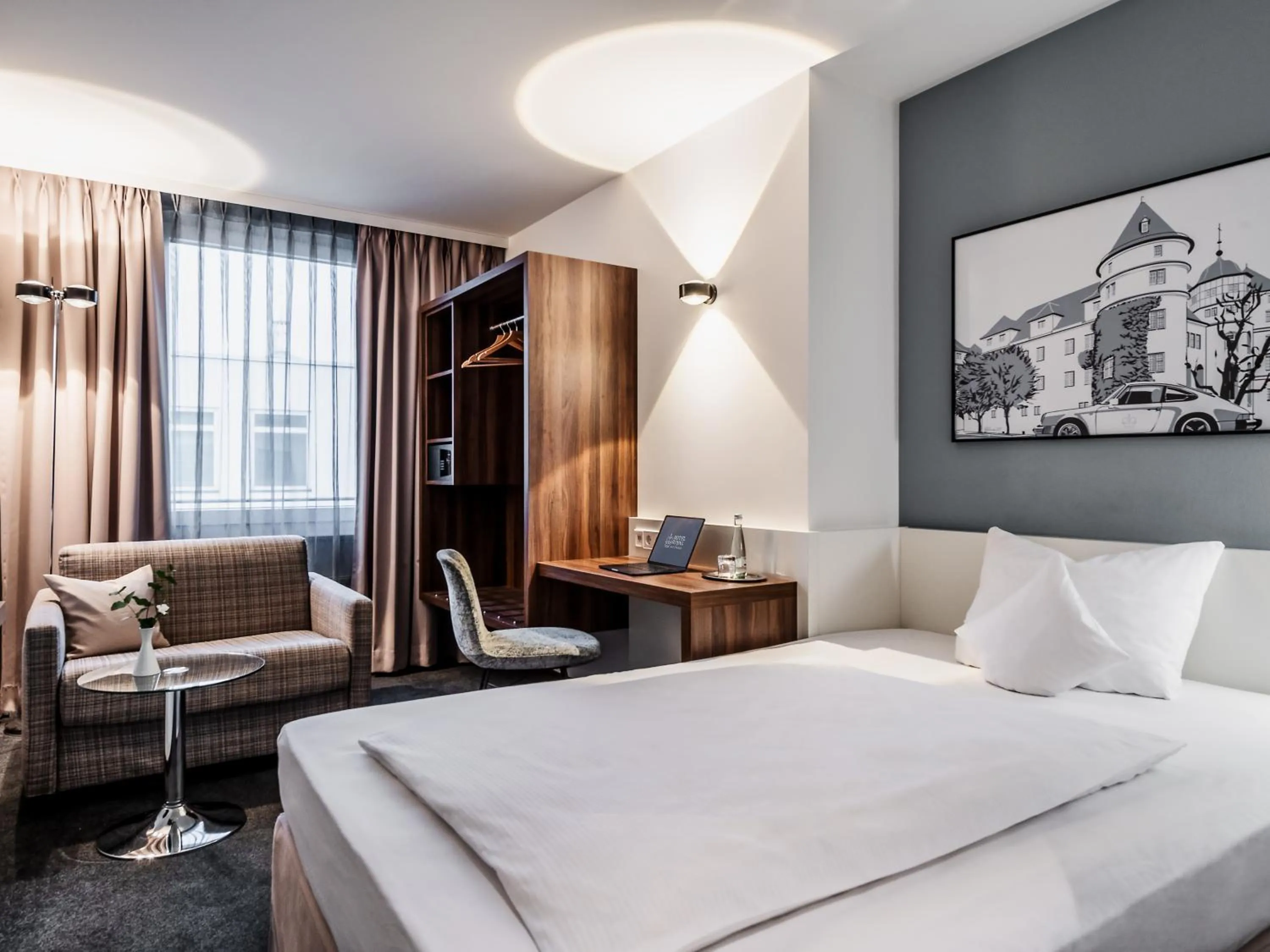 Photo of the whole room, Bed in Hotel Royal