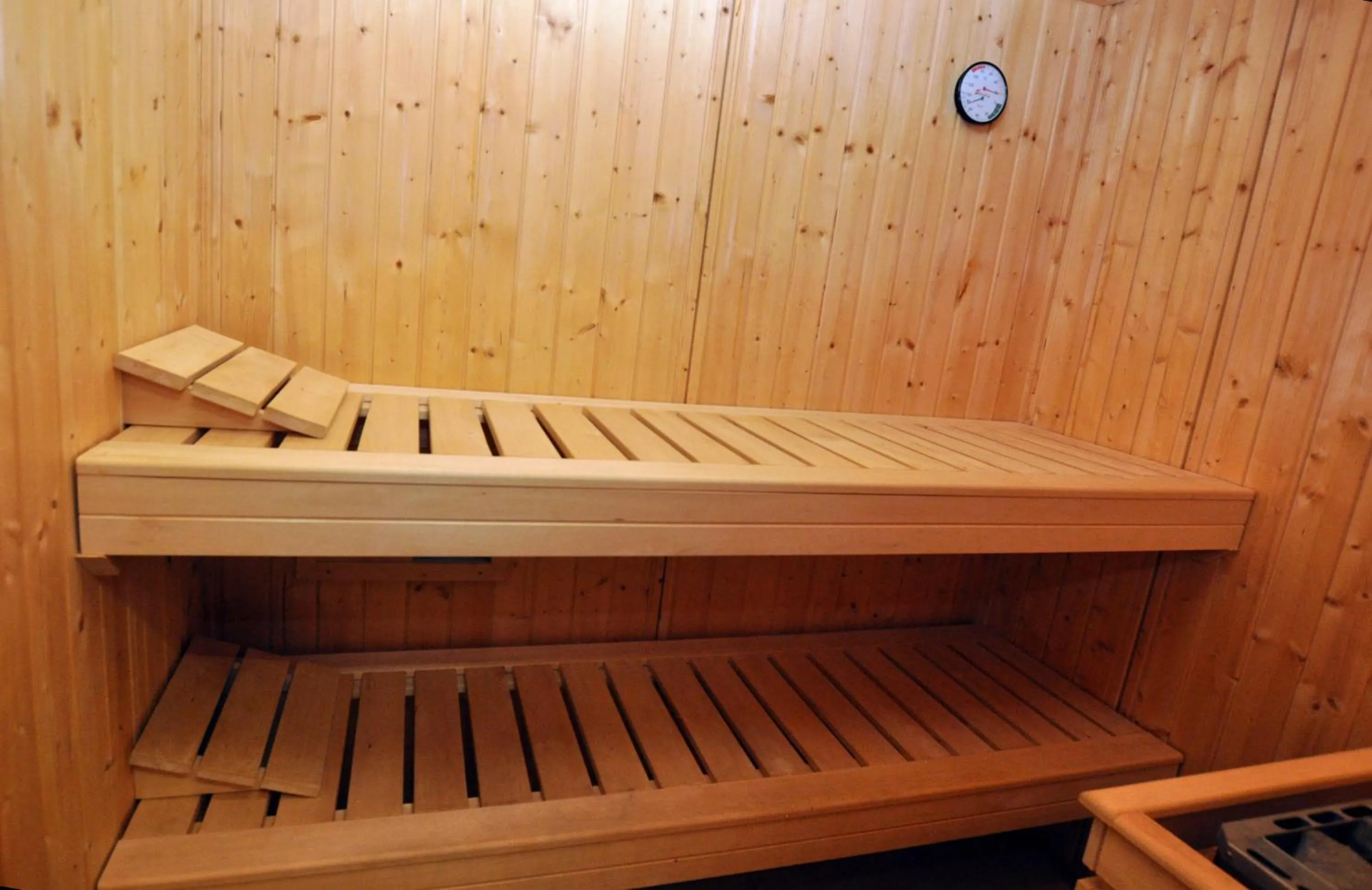 Sauna in Villa Waldperlach by Blattl