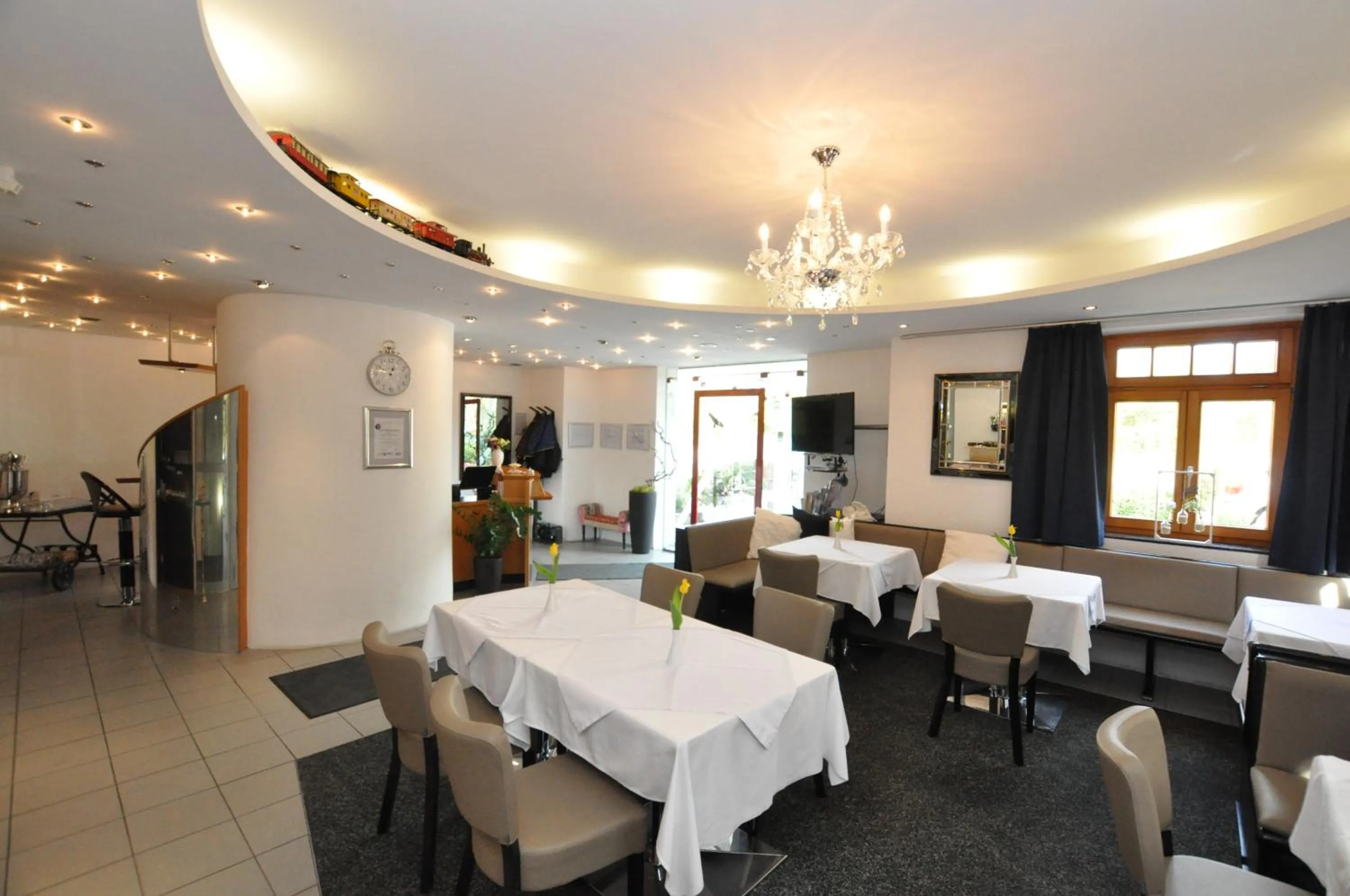 Lobby or reception in Villa Waldperlach by Blattl