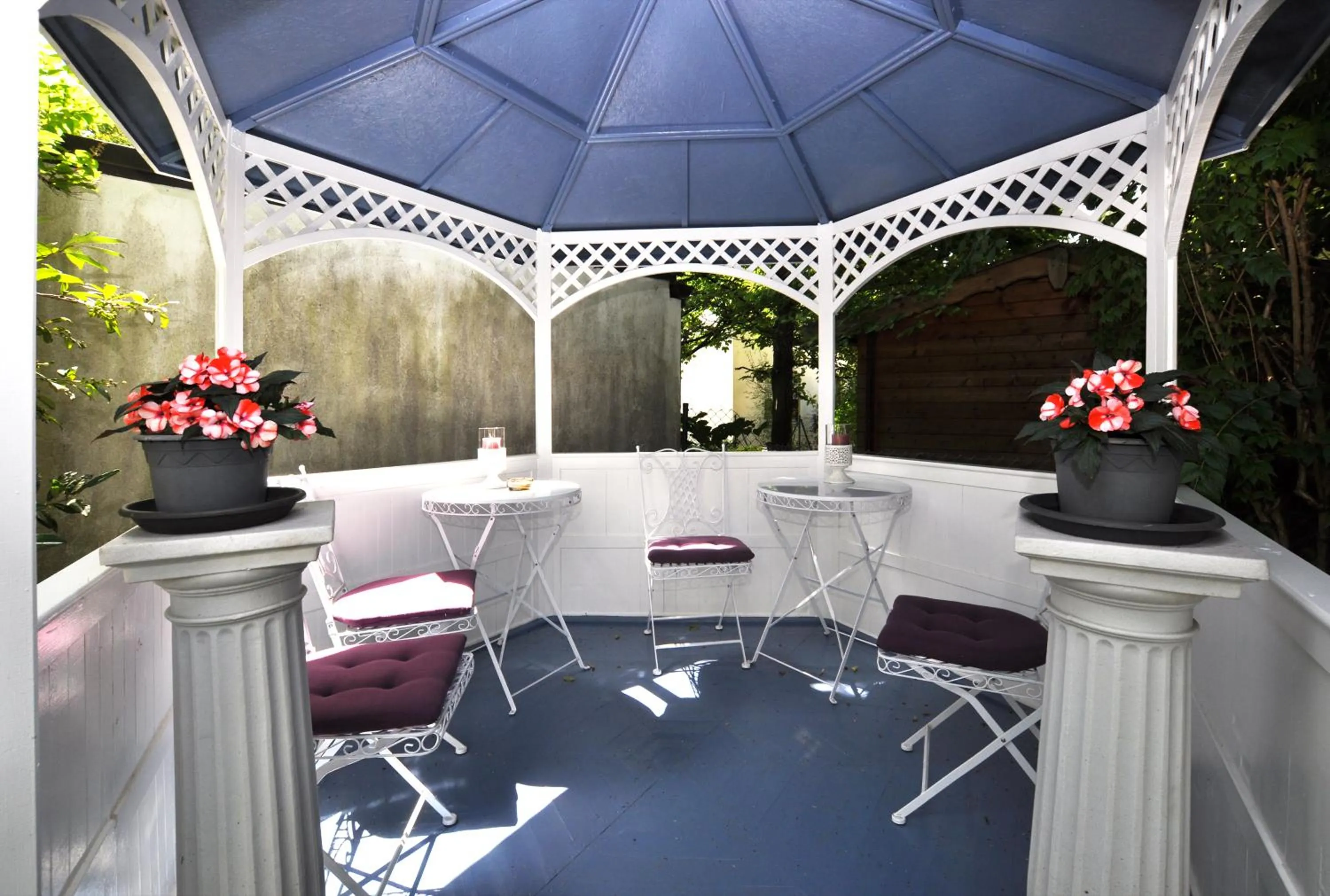 Garden in Villa Waldperlach by Blattl