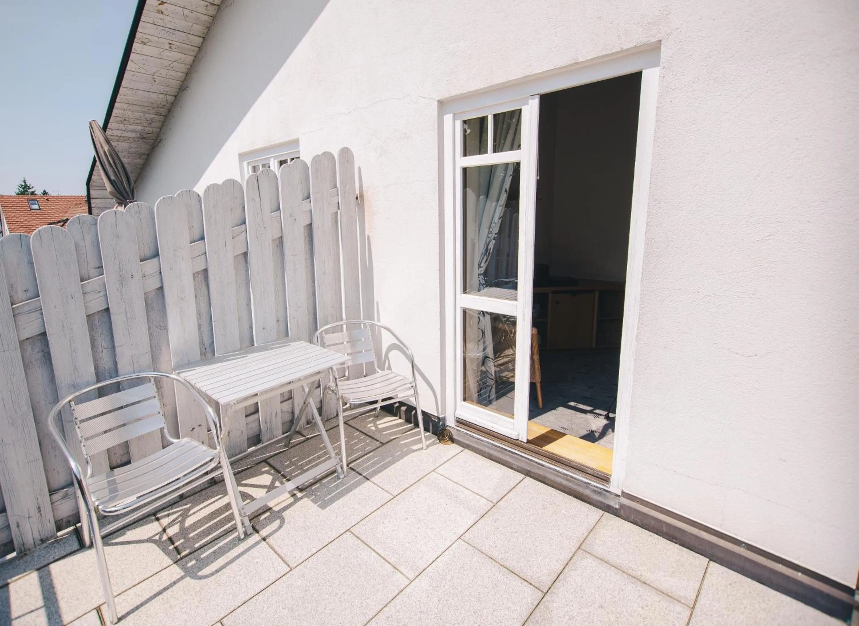 Balcony/Terrace in Villa Waldperlach by Blattl
