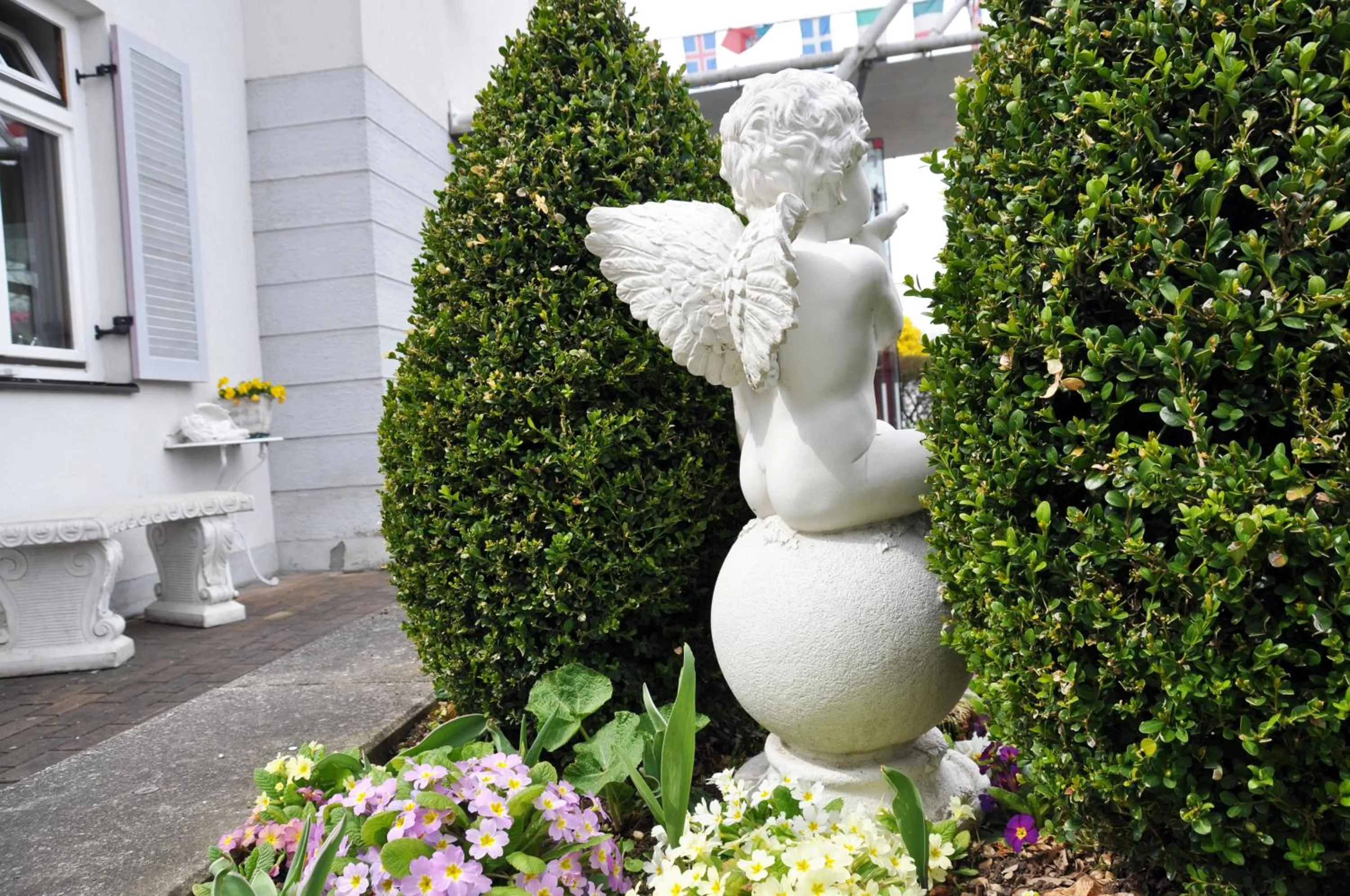 Garden in Villa Waldperlach by Blattl