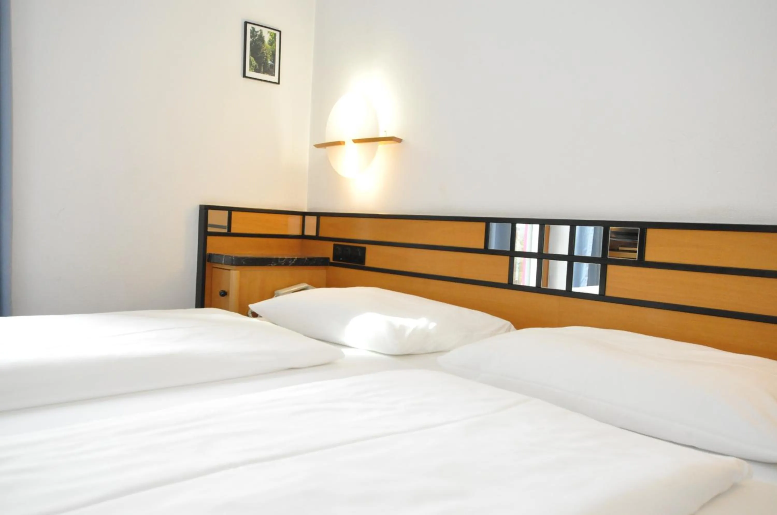 Bed in Villa Waldperlach by Blattl