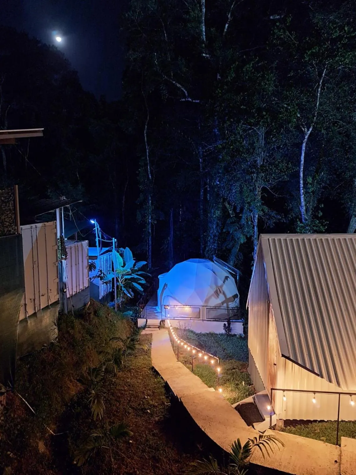 HOTEL, VILLAS y GLAMPINGS MYA -PUERTO VIEJO, Limon, CR