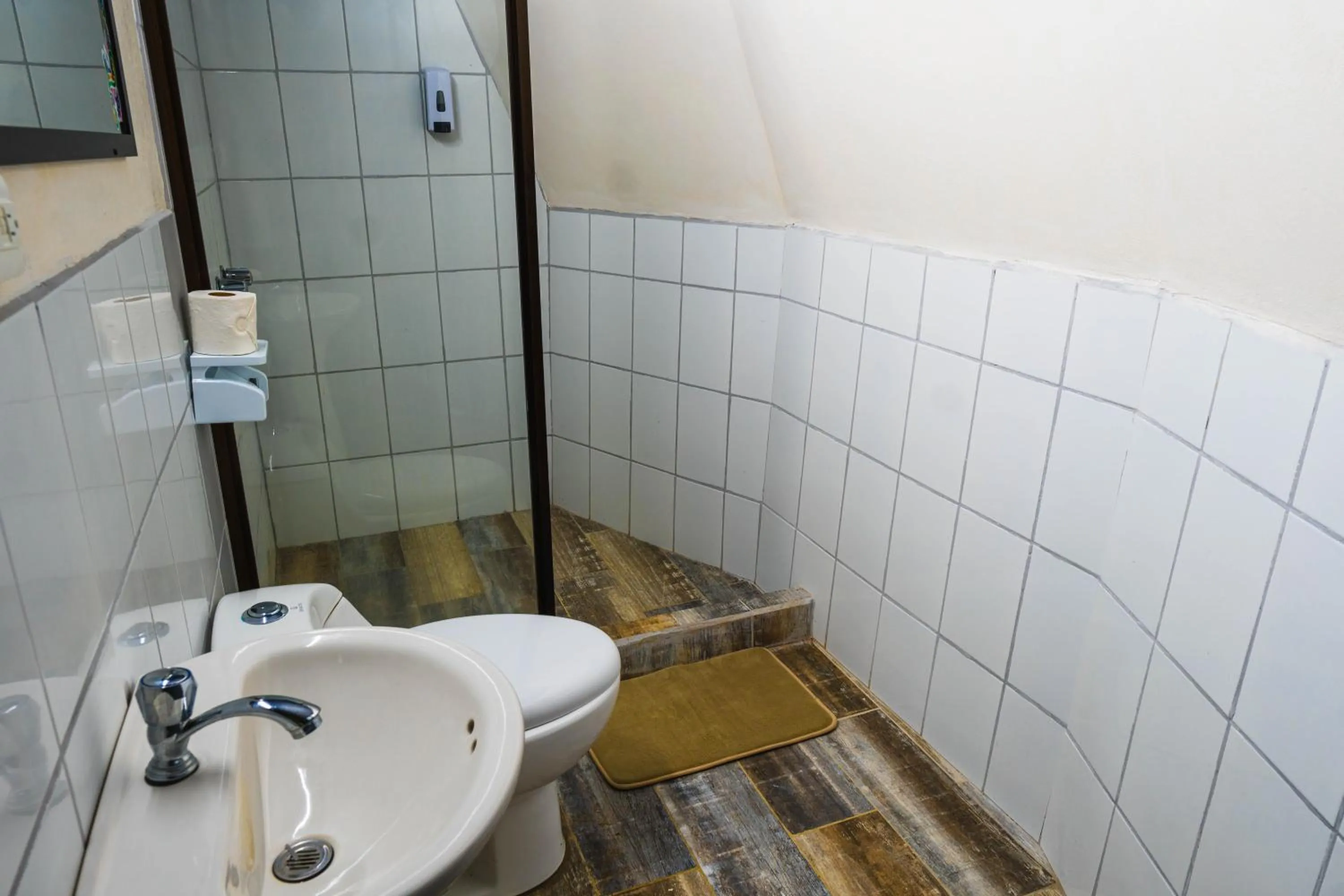 Shower in HOTEL, VILLAS y GLAMPINGS MYA -PUERTO VIEJO, Limon, CR