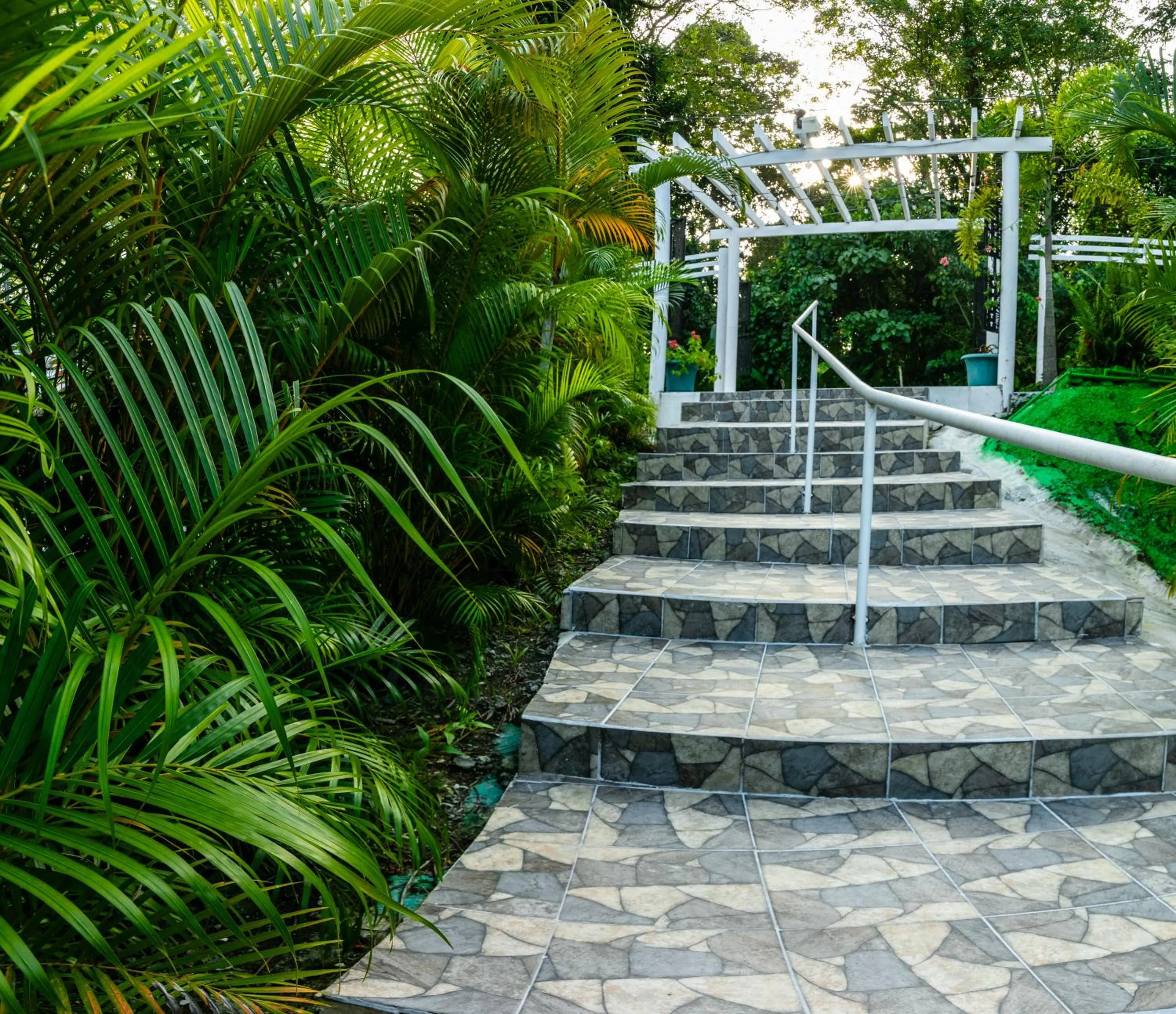 HOTEL, VILLAS y GLAMPINGS MYA -PUERTO VIEJO, Limon, CR