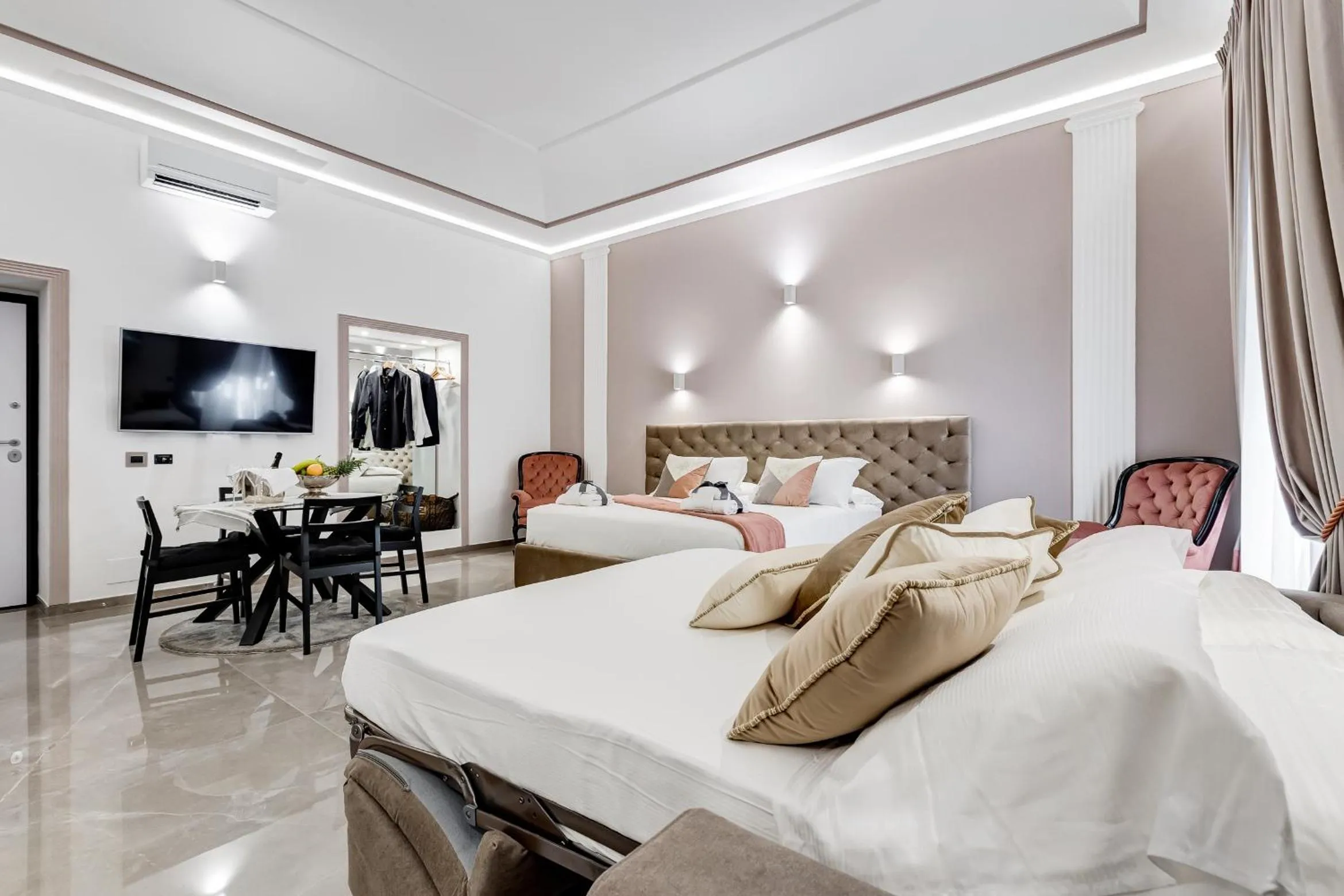 Photo of the whole room, Bed in UnoSeiTre - Luxury Apartment & Suite