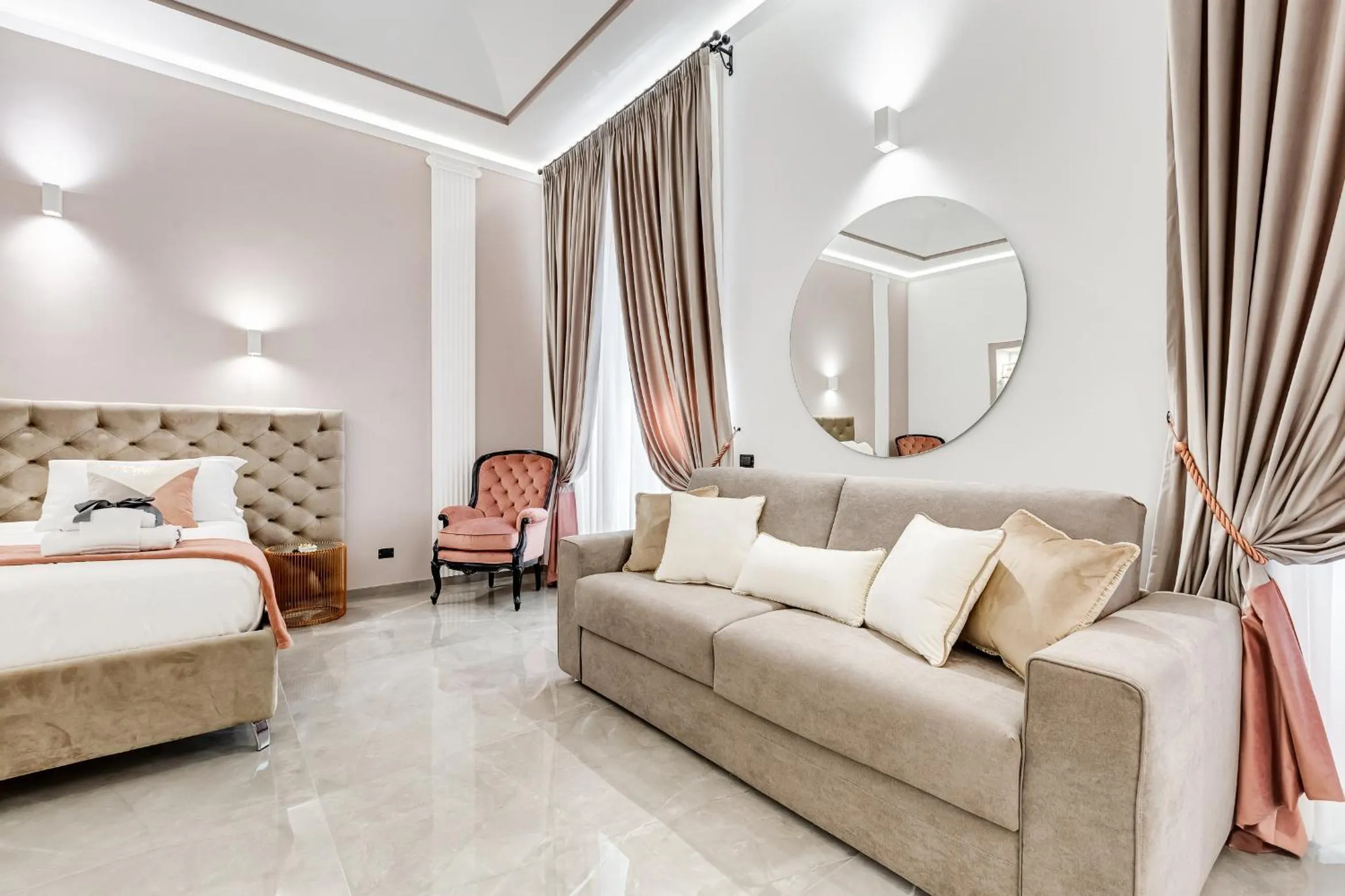 Living room, Bed in UnoSeiTre - Luxury Apartment & Suite