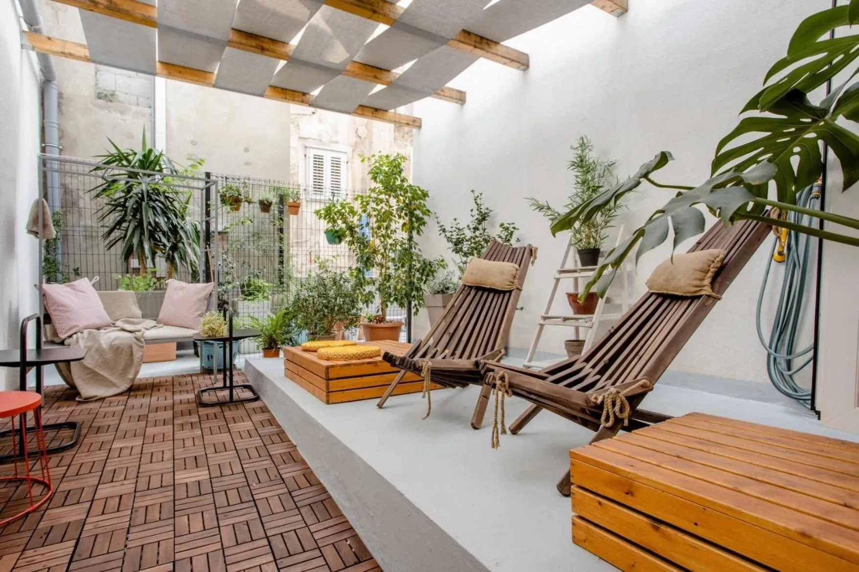 Patio in Aborda Rooms