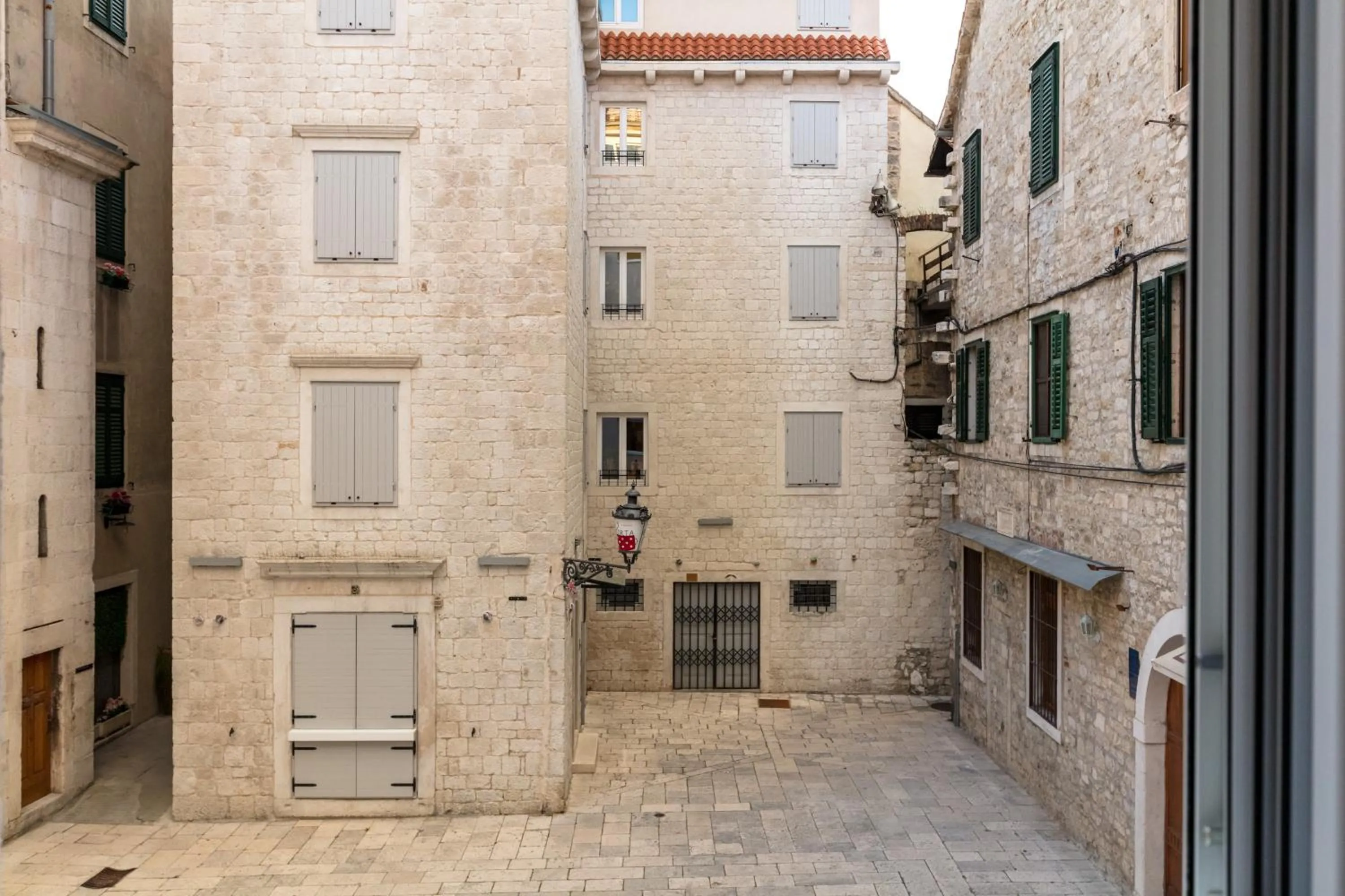 Restaurant/places to eat in Aborda Rooms