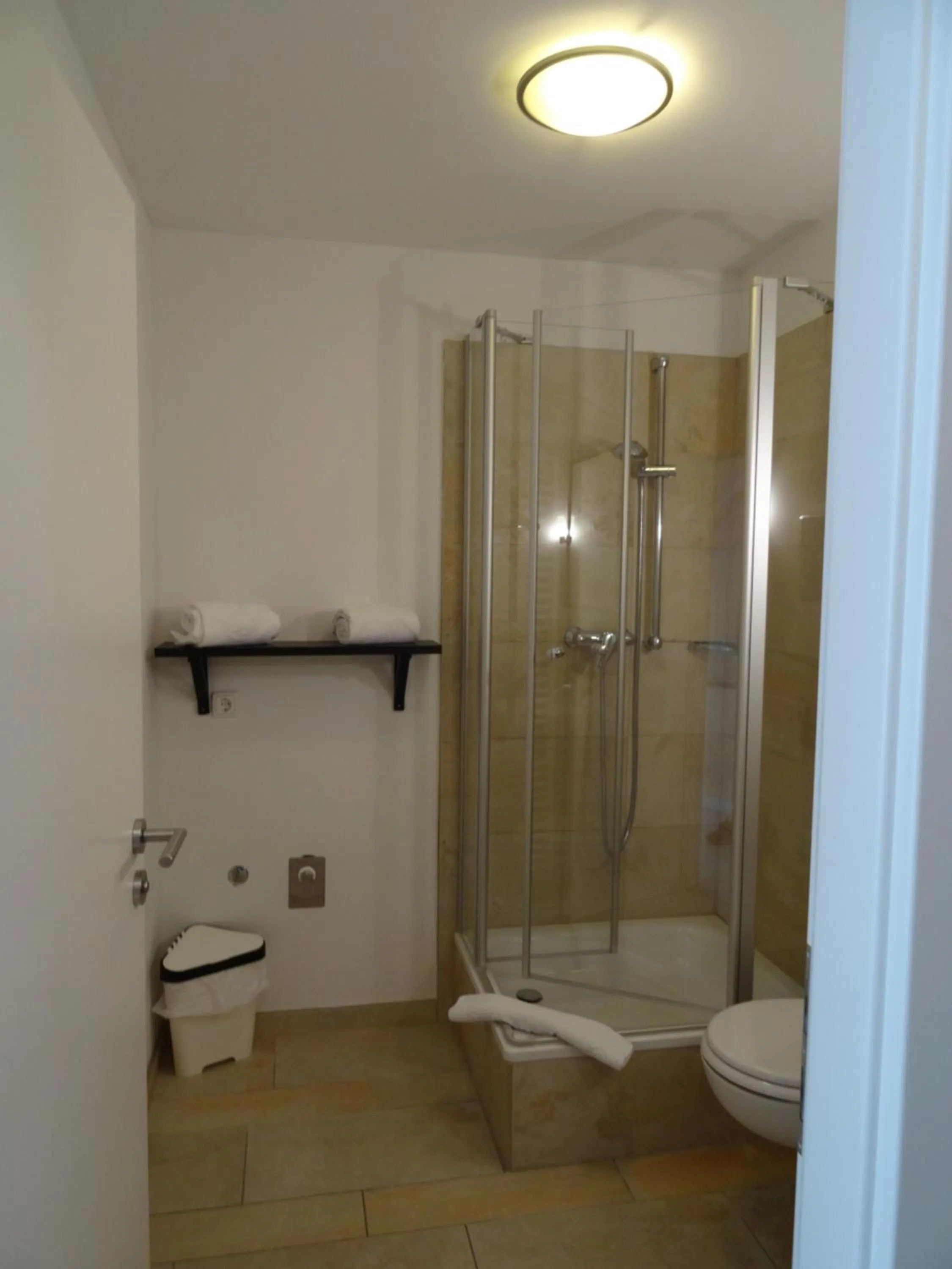 Shower in Airport Park Hotel MUC