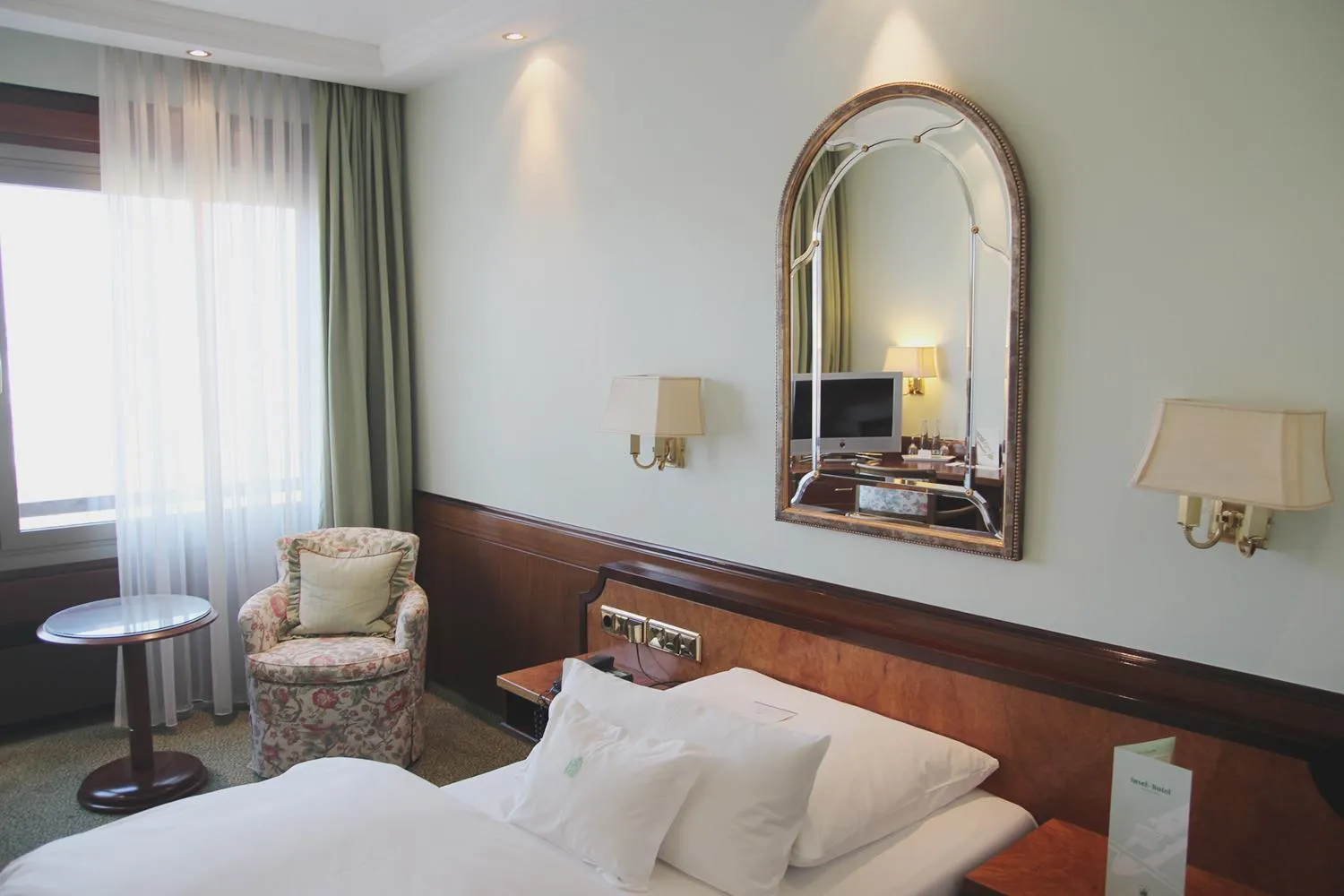 Bed in Insel-Hotel Heilbronn