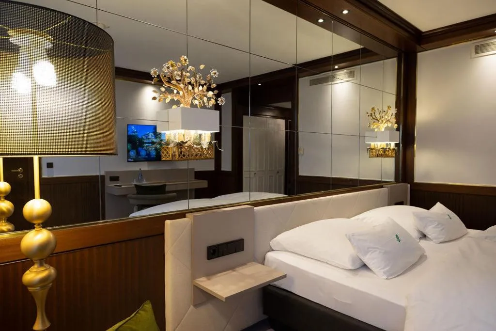 Photo of the whole room, Bed in Insel-Hotel Heilbronn