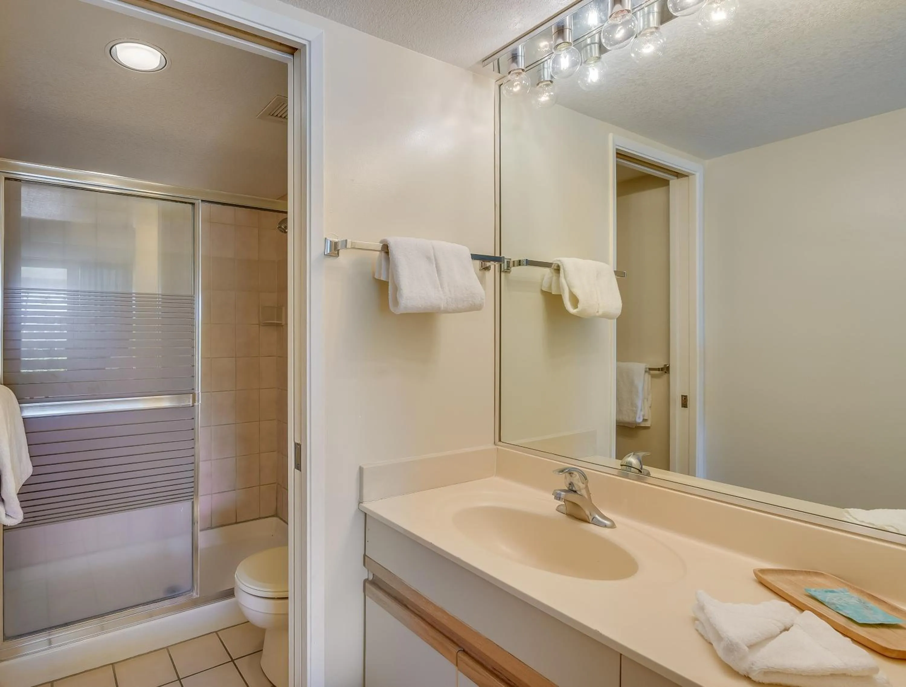 Property building in Castle At Maui Banyan