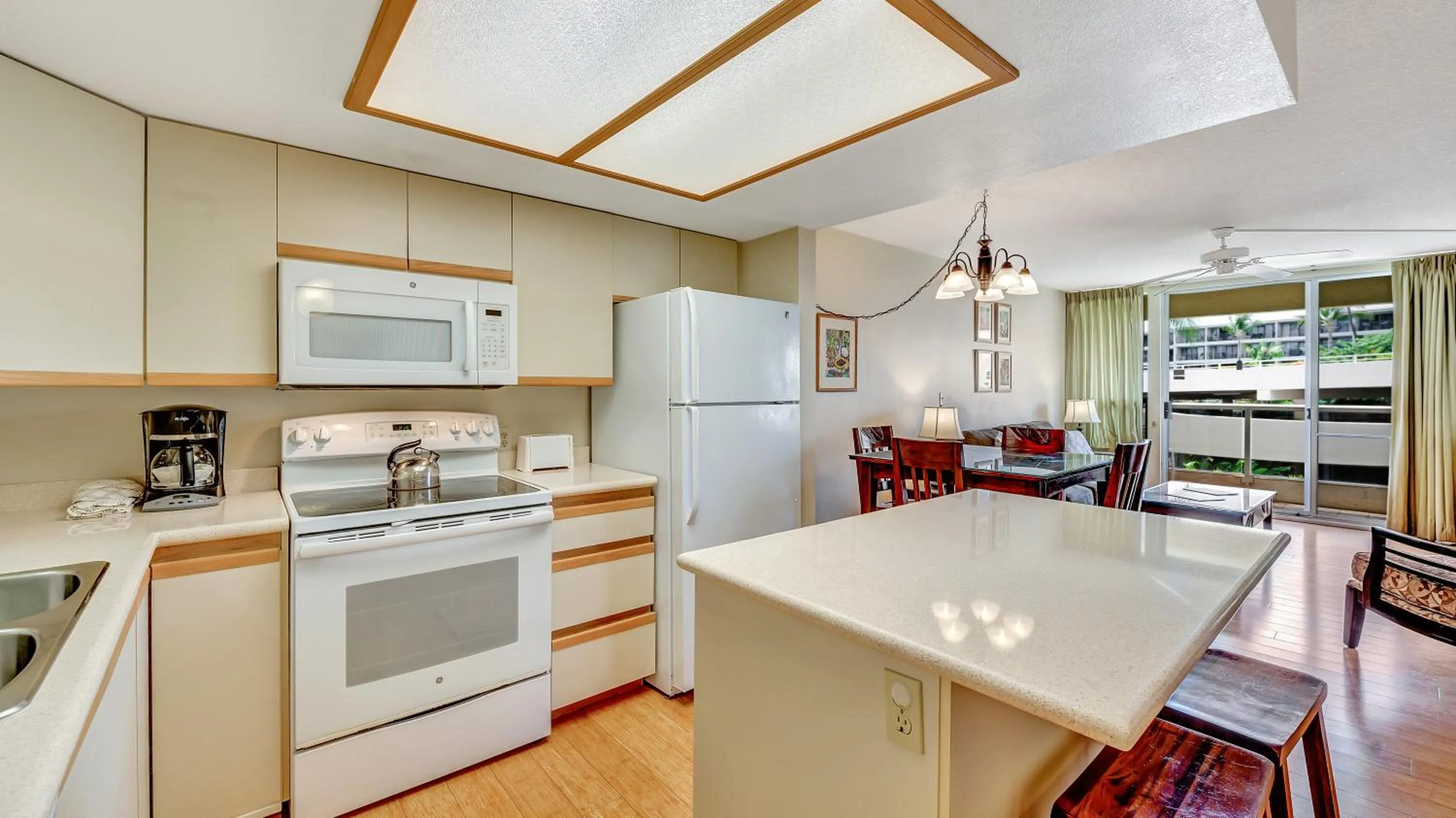 Property building in Castle At Maui Banyan