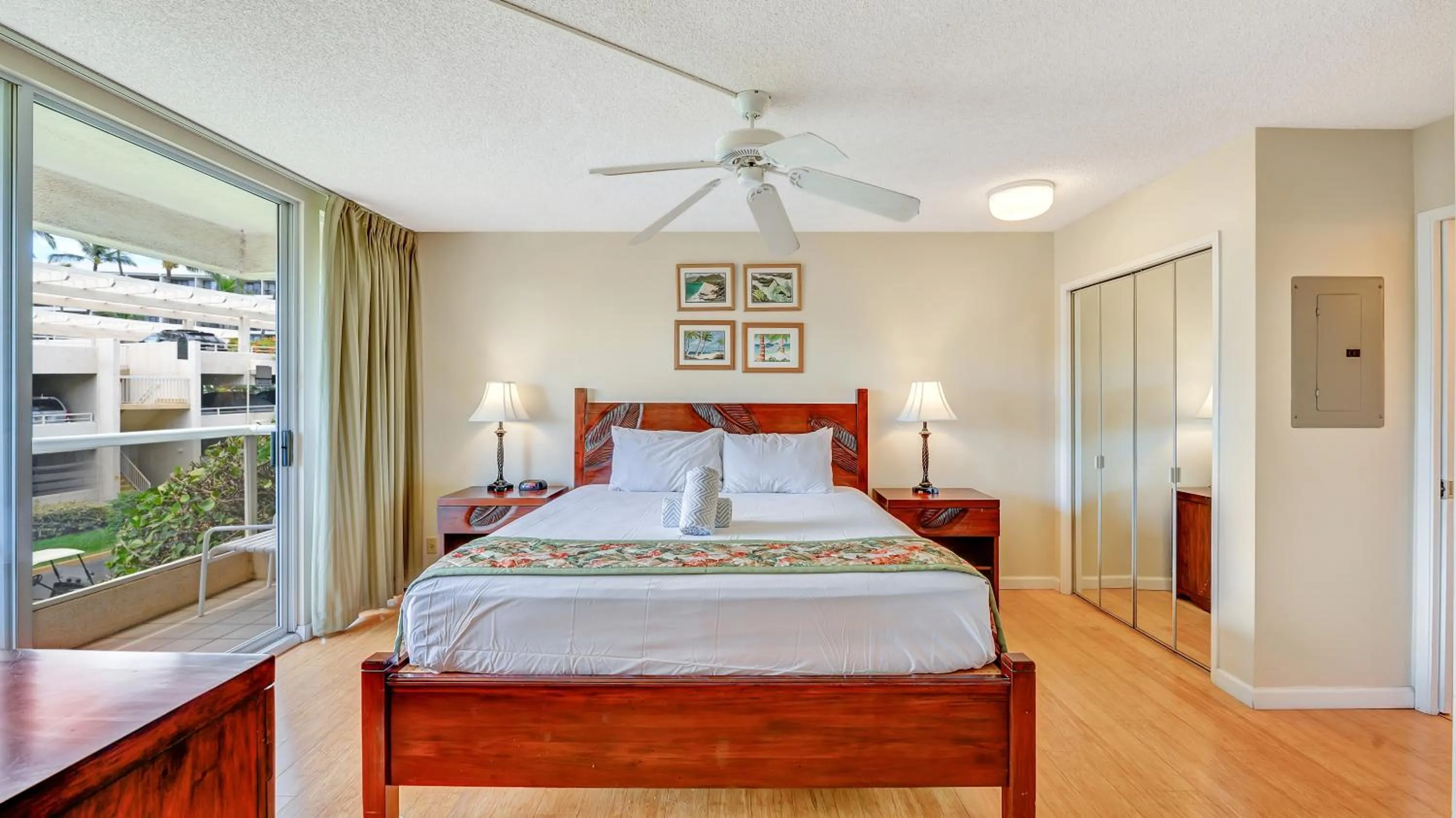 Property building, Bed in Castle At Maui Banyan