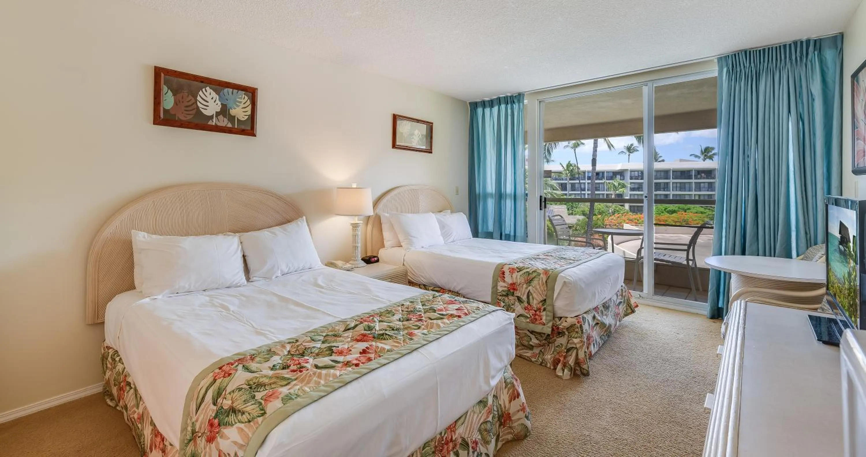 Property building, Bed in Castle At Maui Banyan
