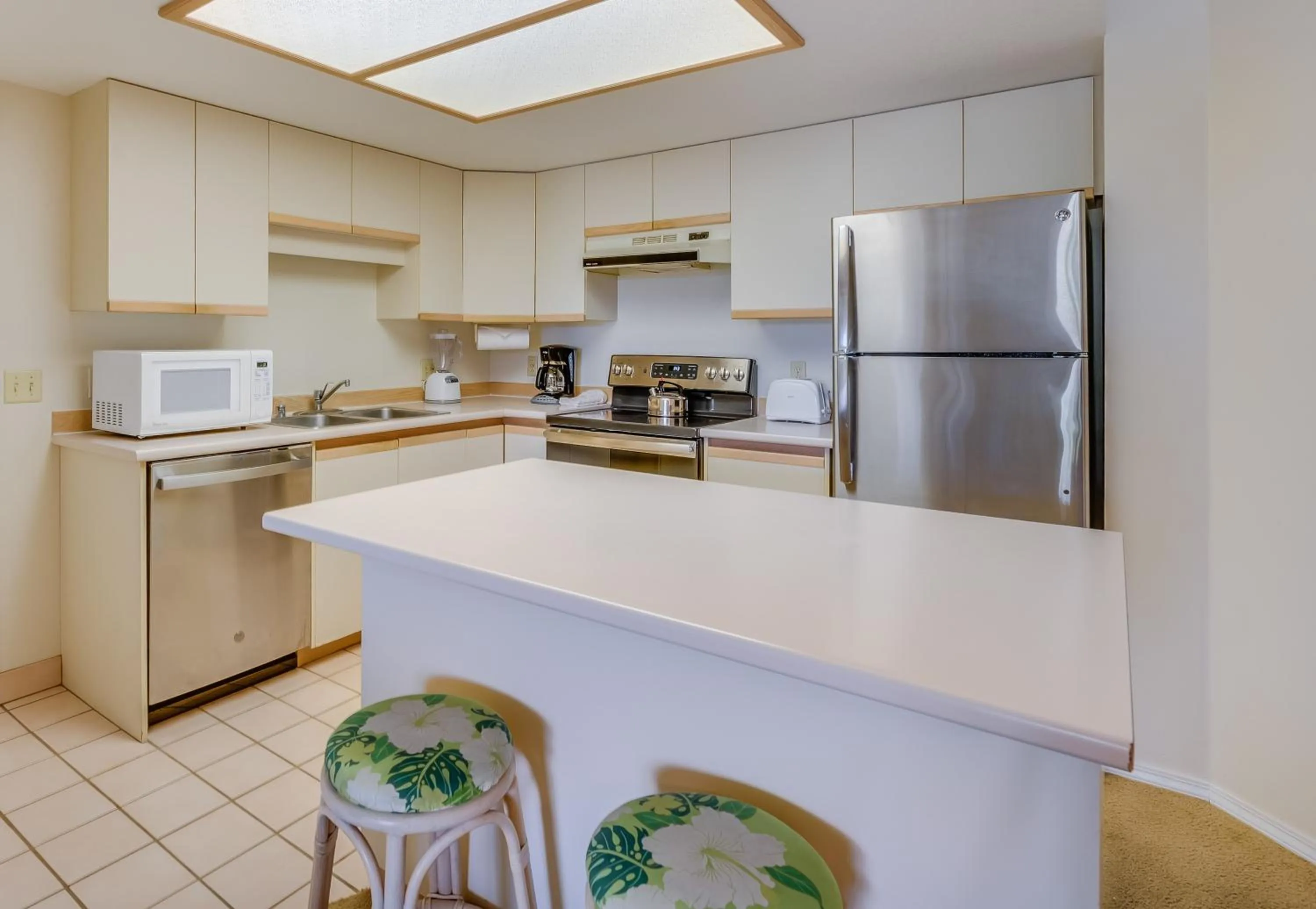 Property building in Castle At Maui Banyan