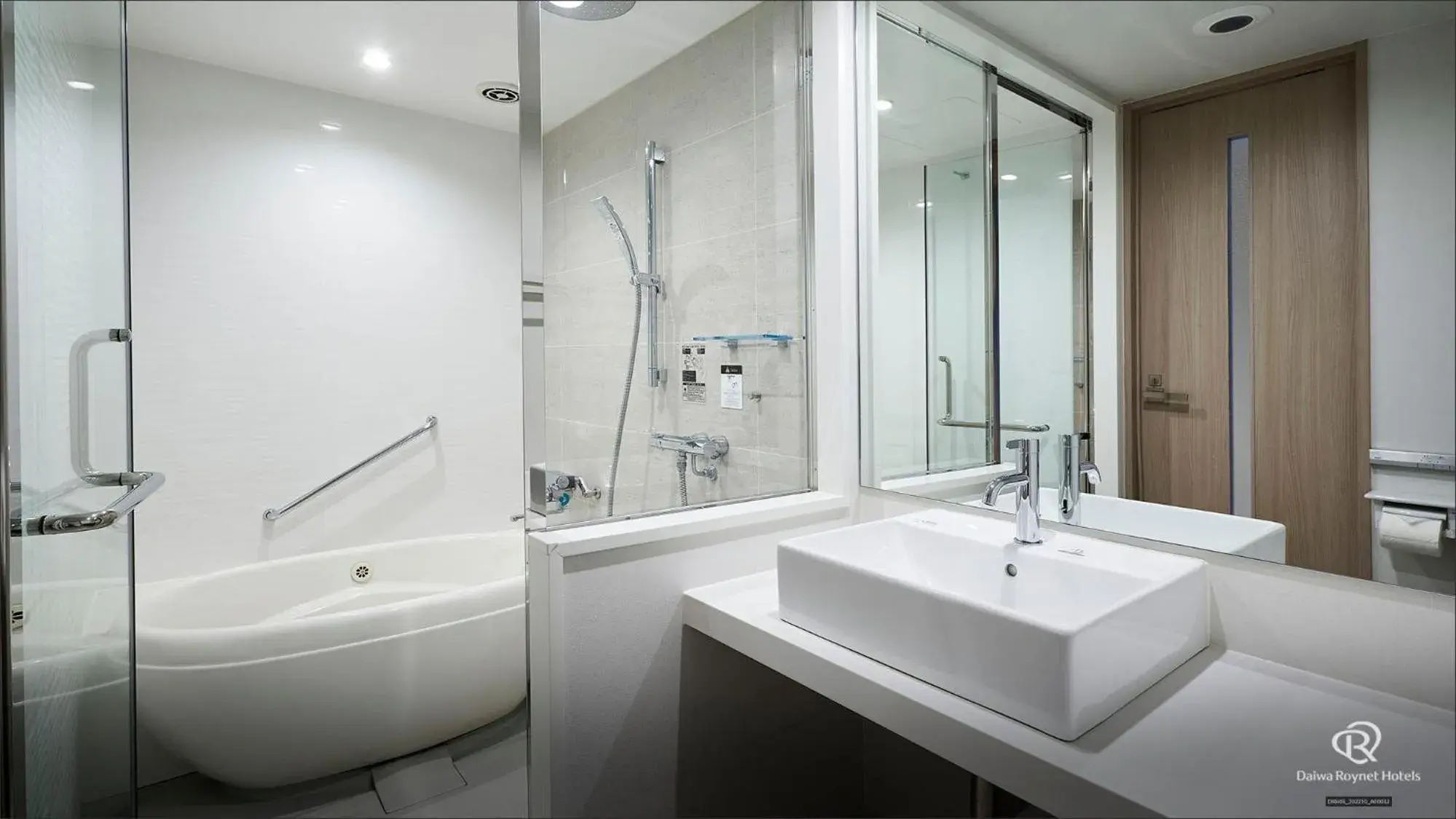 Deluxe Double Room - single occupancy - Smoking in Daiwa Roynet Hotel Kanazawa Eki Nishiguchi Deluxe Double Room - single occupancy - Smoking in Daiwa Roynet Hotel Kanazawa Eki Nishiguchi