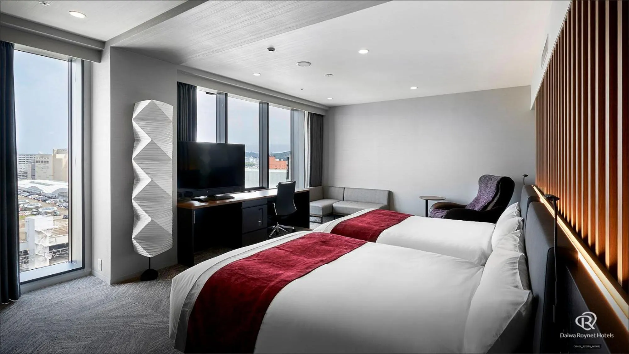 Photo of the whole room, Bed in Daiwa Roynet Hotel Kanazawa Eki Nishiguchi