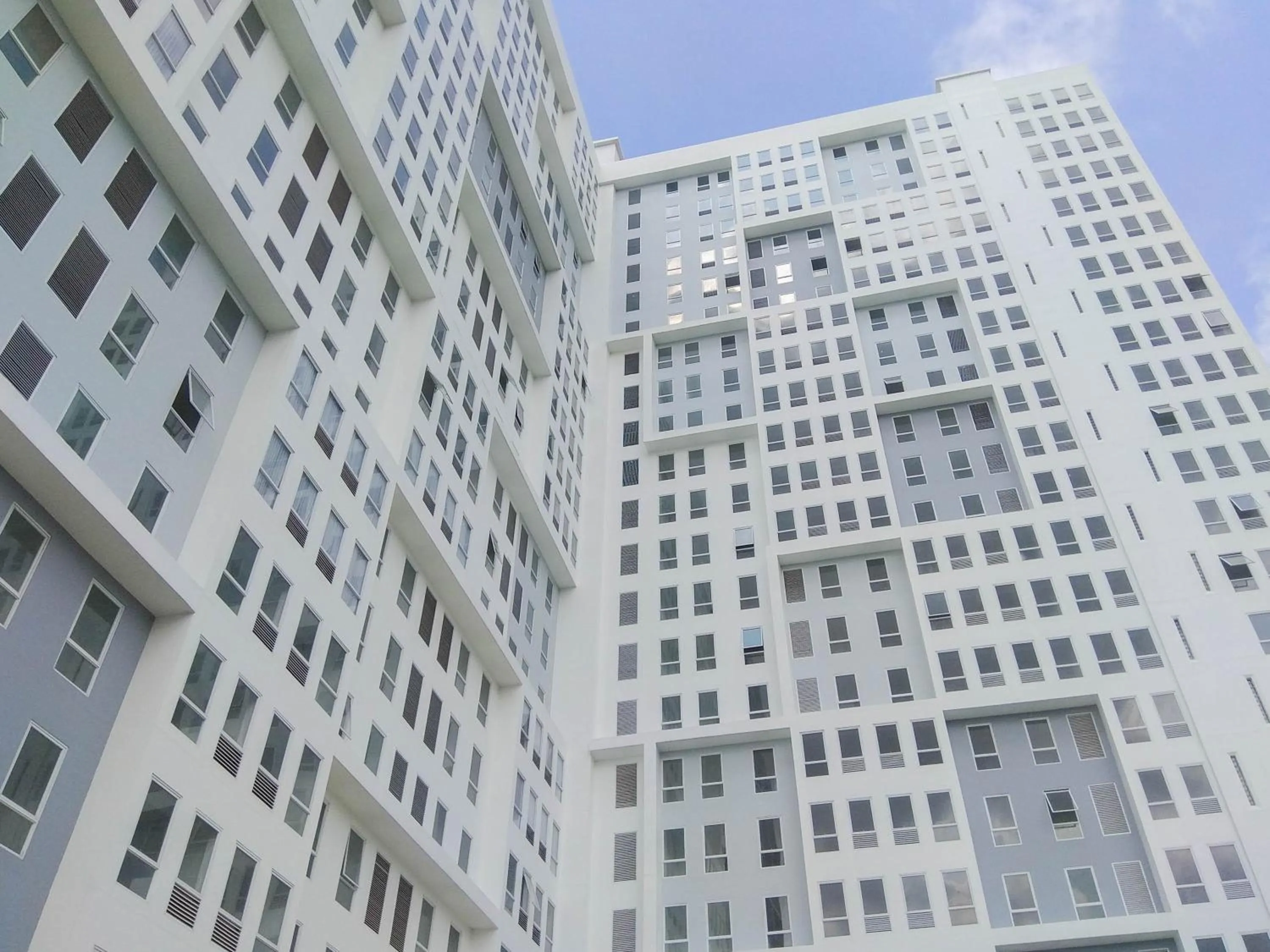 Comfy and Minimalist 1BR Patraland Urbano Apartment near Bekasi Station By Travelio