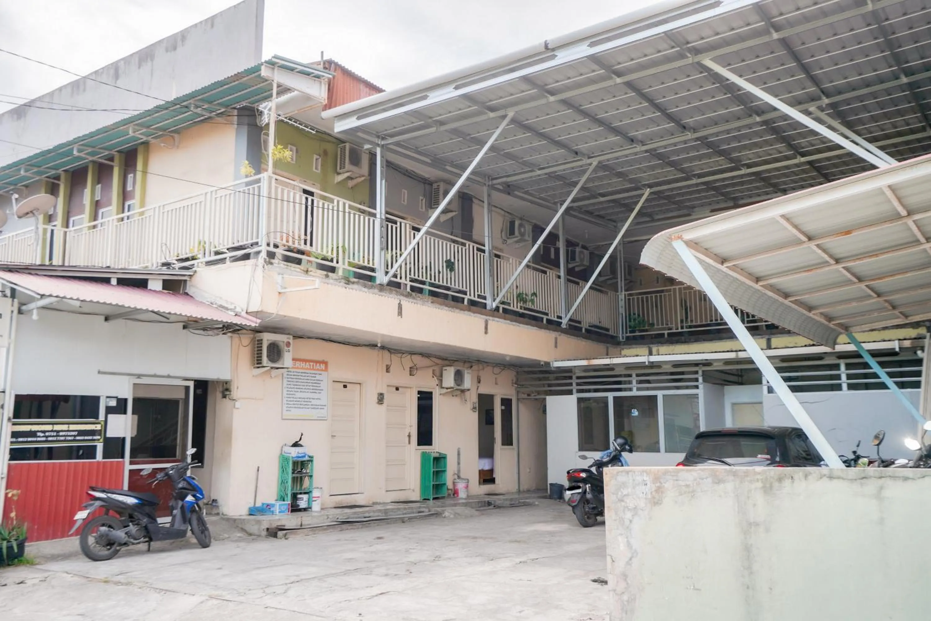 Parking in Urbanview Hotel Mine Residence Syariah