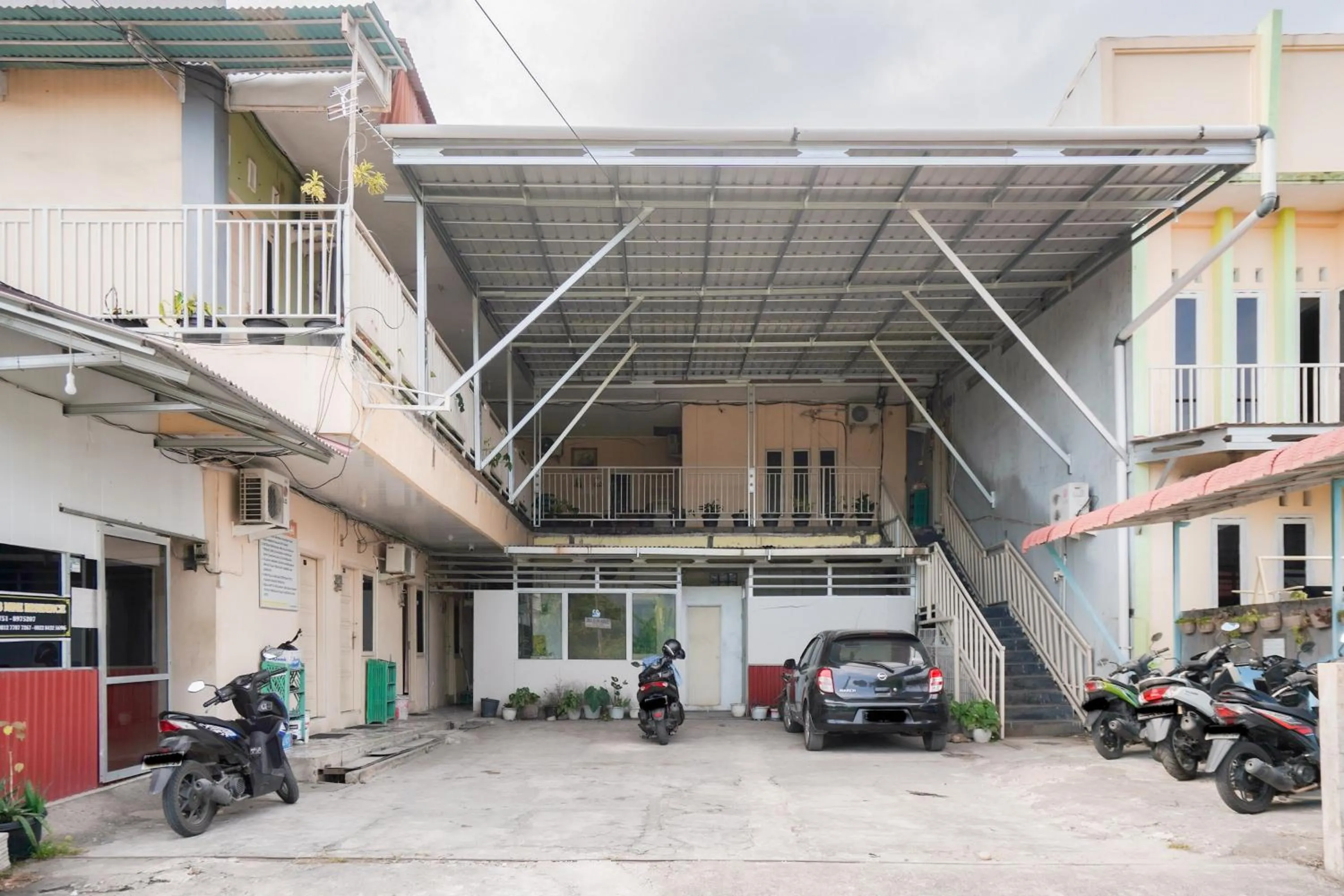 Parking in Urbanview Hotel Mine Residence Syariah