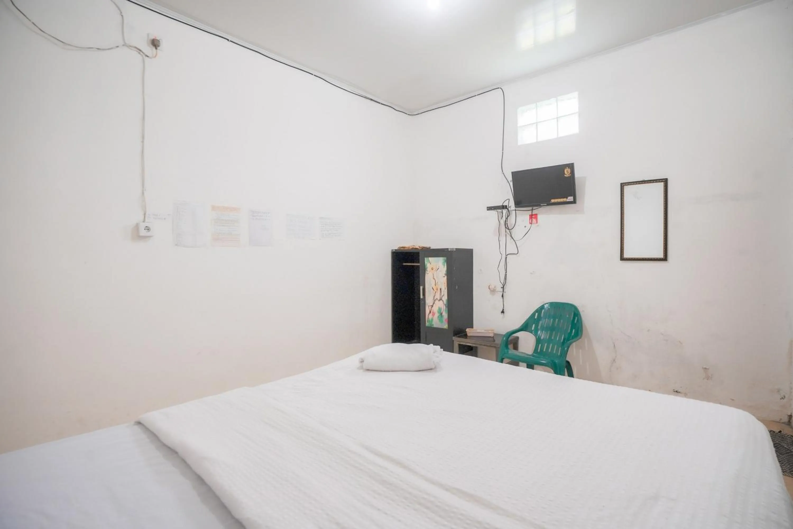 Bedroom, Bed in Urbanview Hotel Mine Residence Syariah