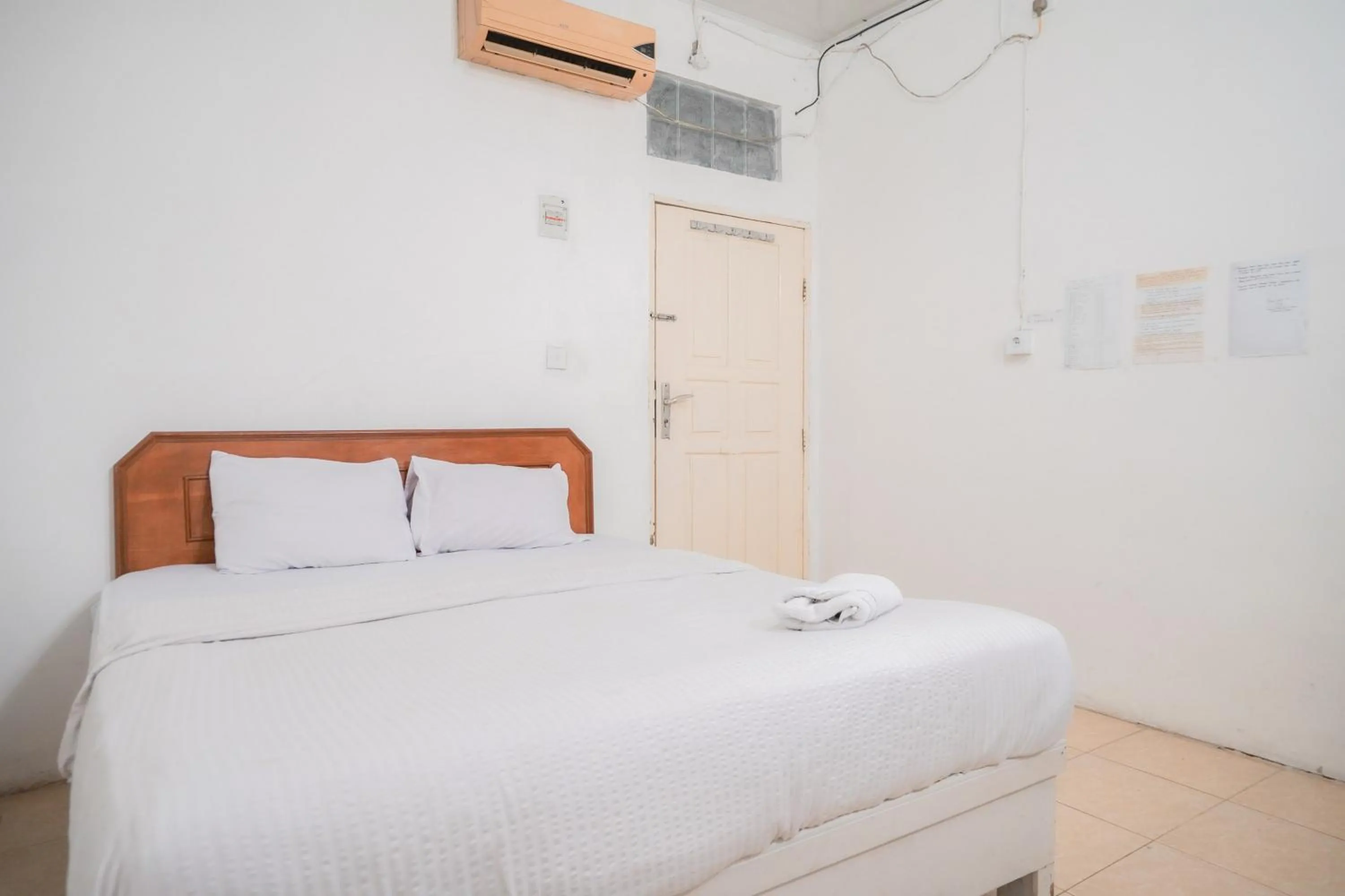 Bedroom, Bed in Urbanview Hotel Mine Residence Syariah