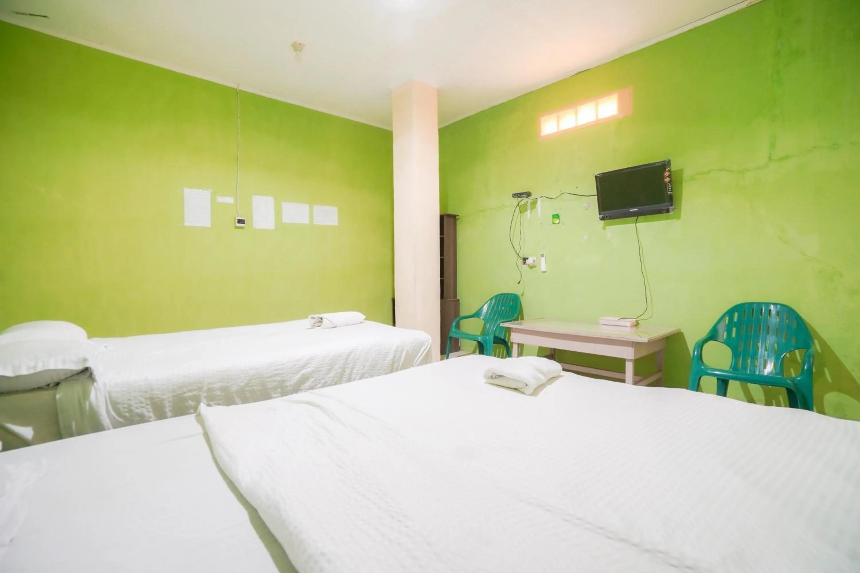 Bedroom, Bed in Urbanview Hotel Mine Residence Syariah