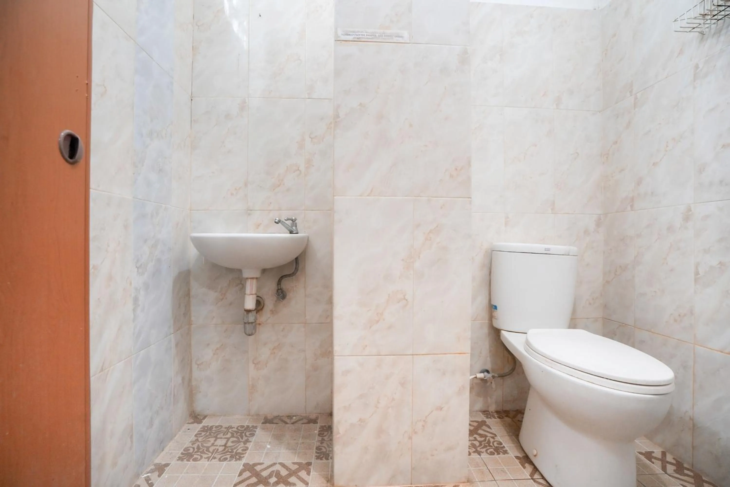 Bathroom in Urbanview Hotel Mine Residence Syariah