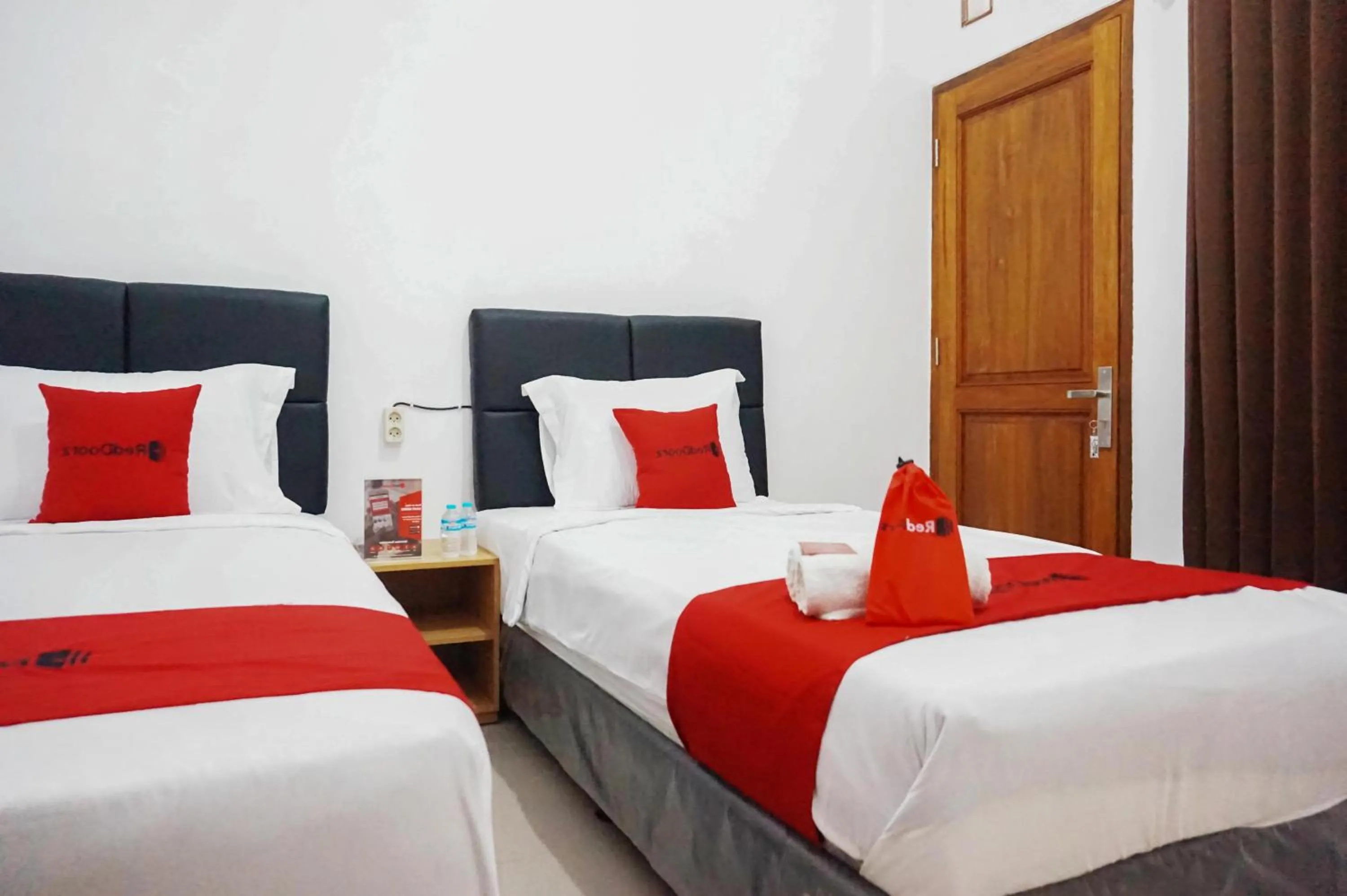 Bed in RedDoorz @ Jalan Danau Limboto