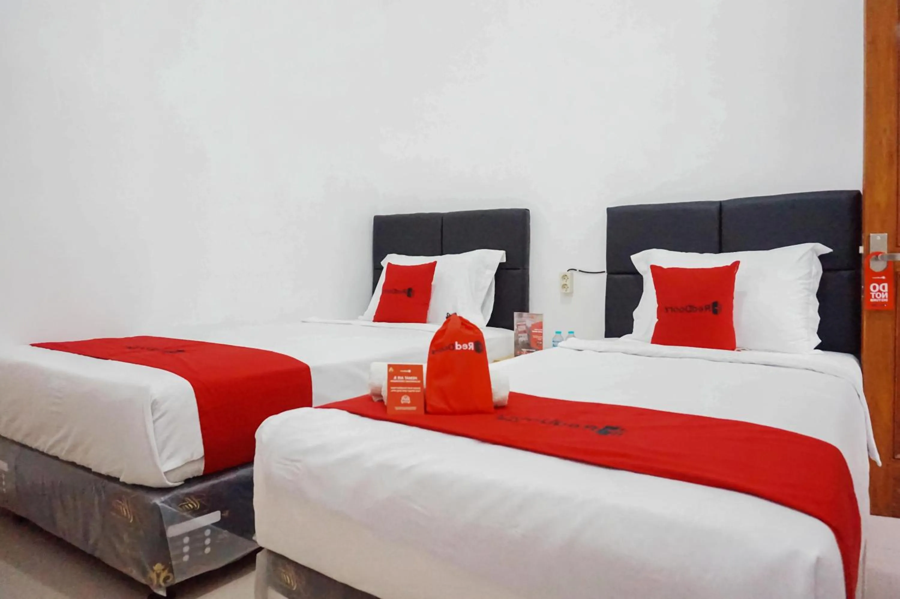 Bed in RedDoorz @ Jalan Danau Limboto