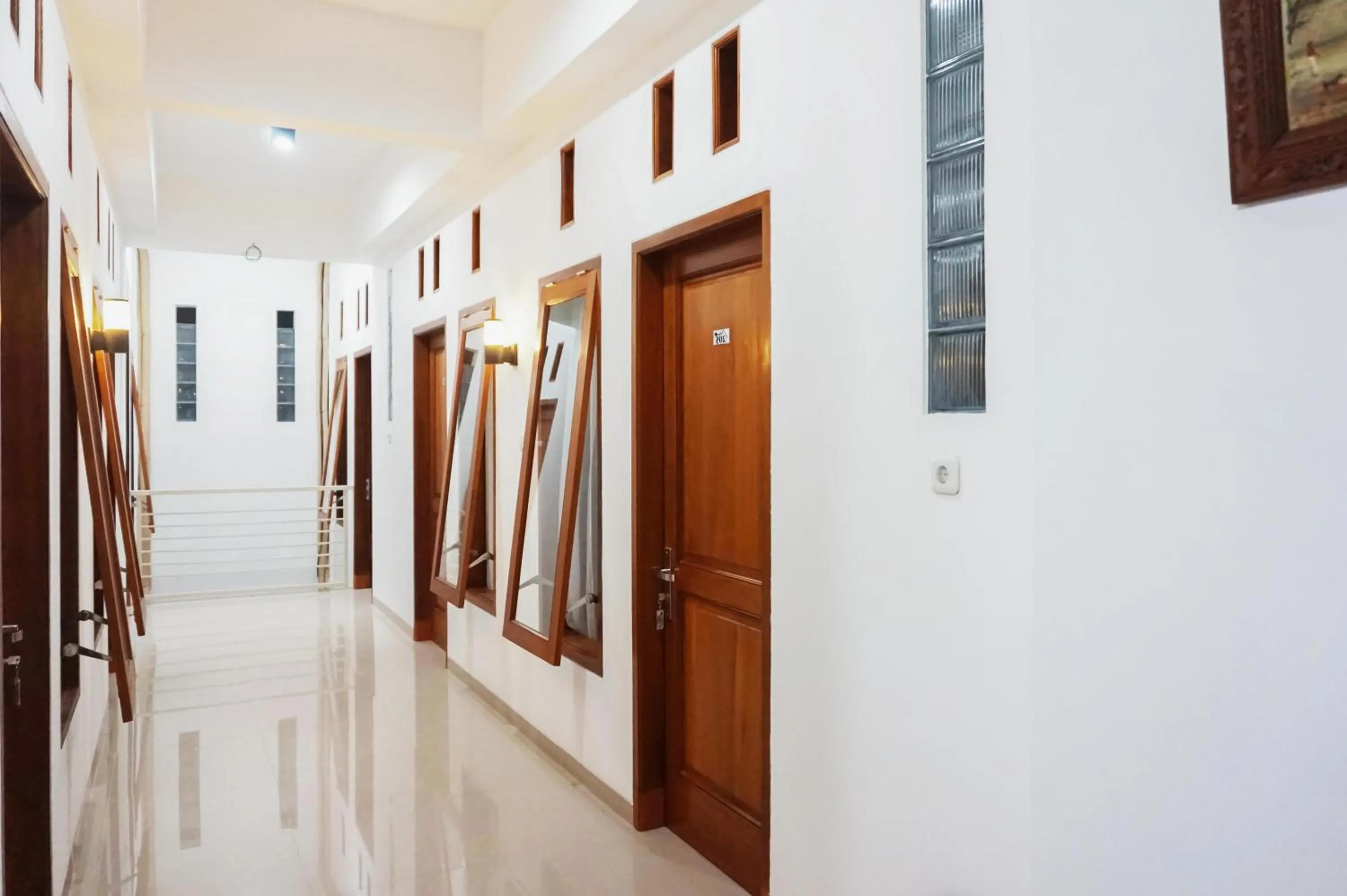 RedDoorz @ Jalan Danau Limboto