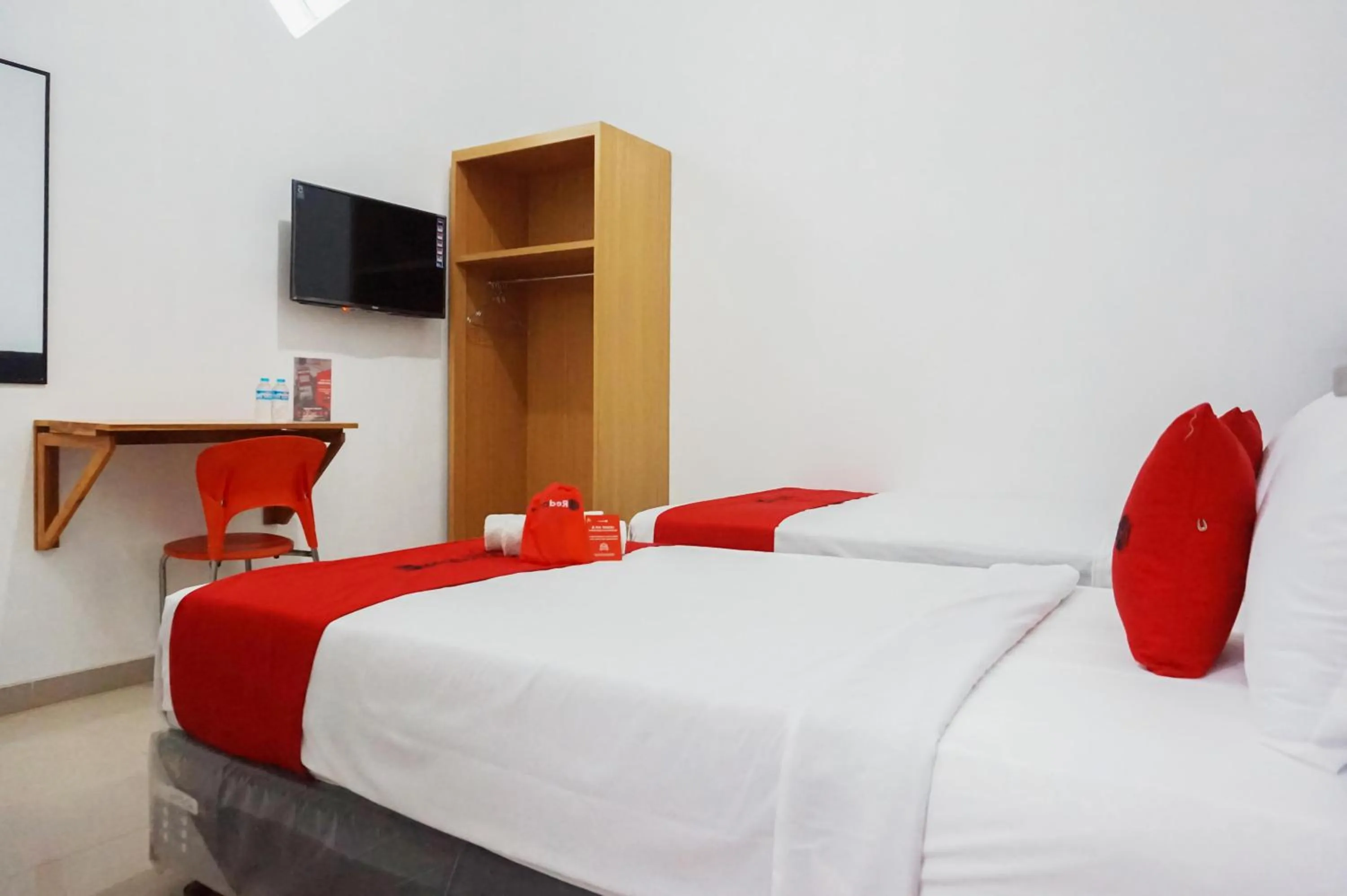 Bed in RedDoorz @ Jalan Danau Limboto
